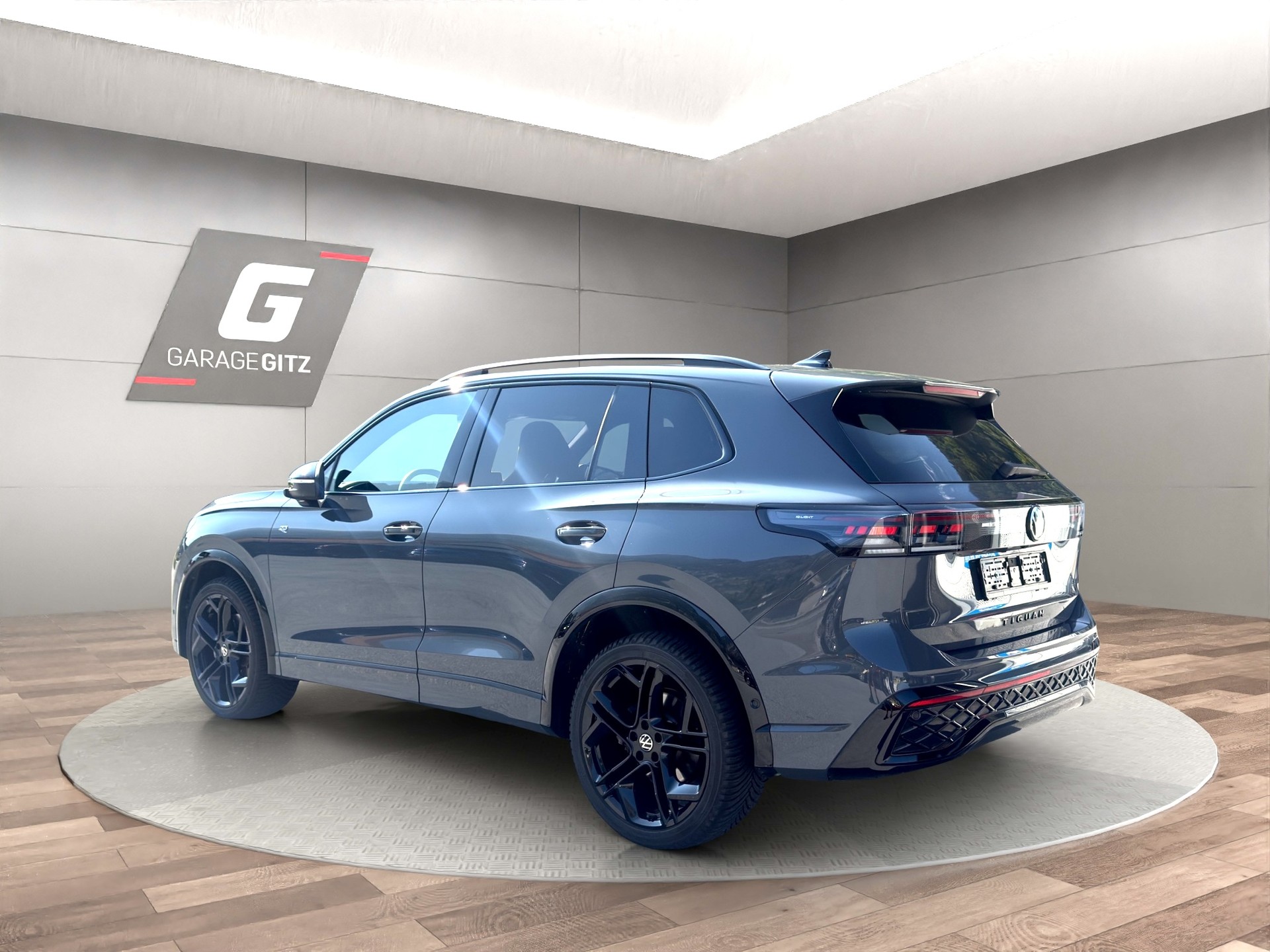 VW Tiguan 2.0 TSI DSG R-Line 4Motion-image-2