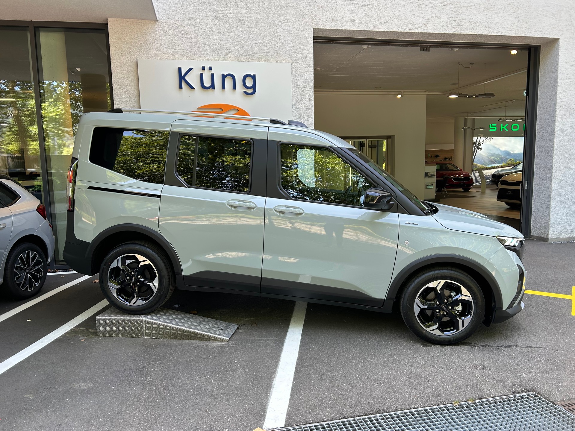 FORD Tourneo Courier 1.0 EcoBoost Active Automat-image-1