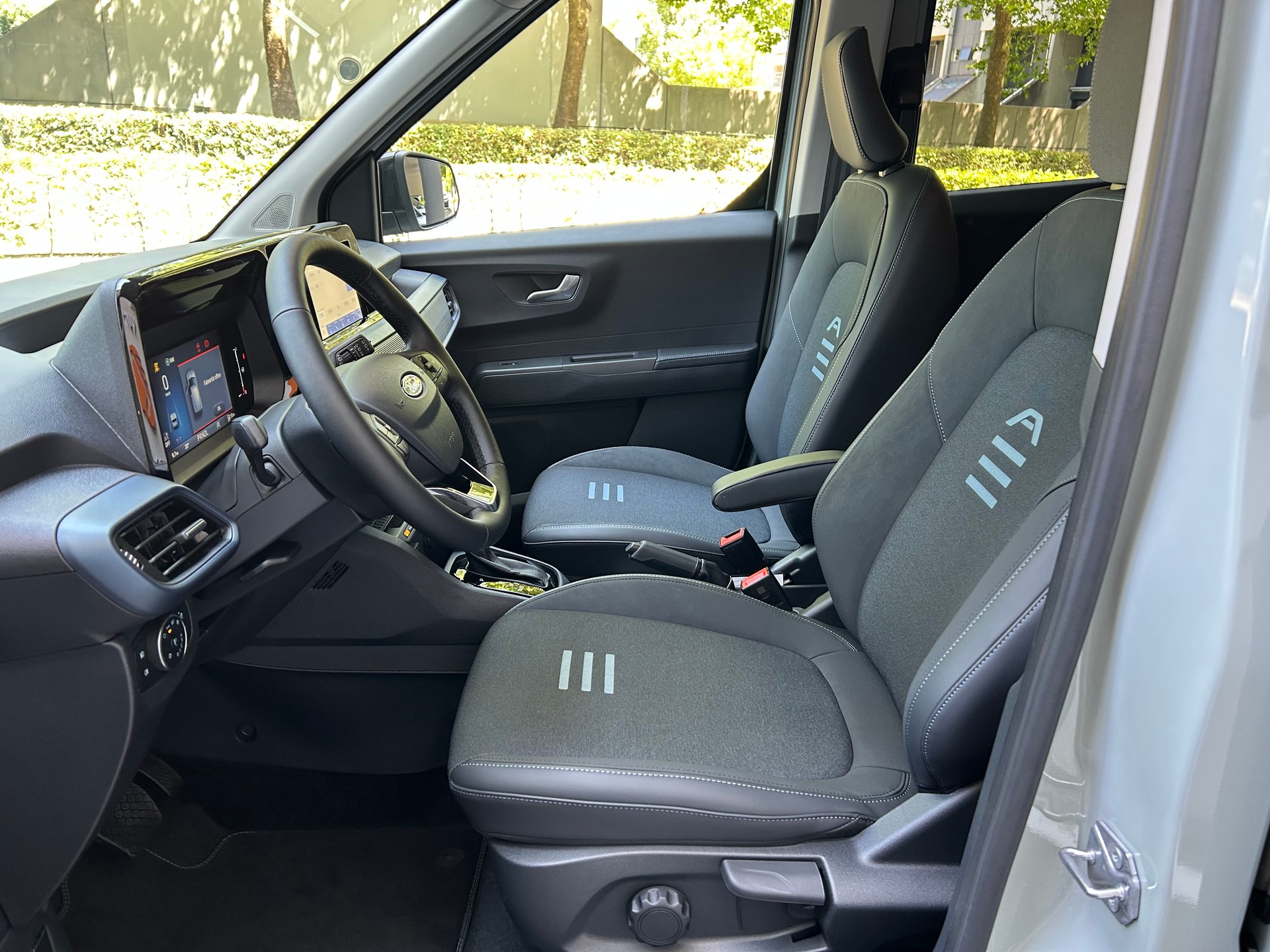 FORD Tourneo Courier 1.0 EcoBoost Active Automat-image-6
