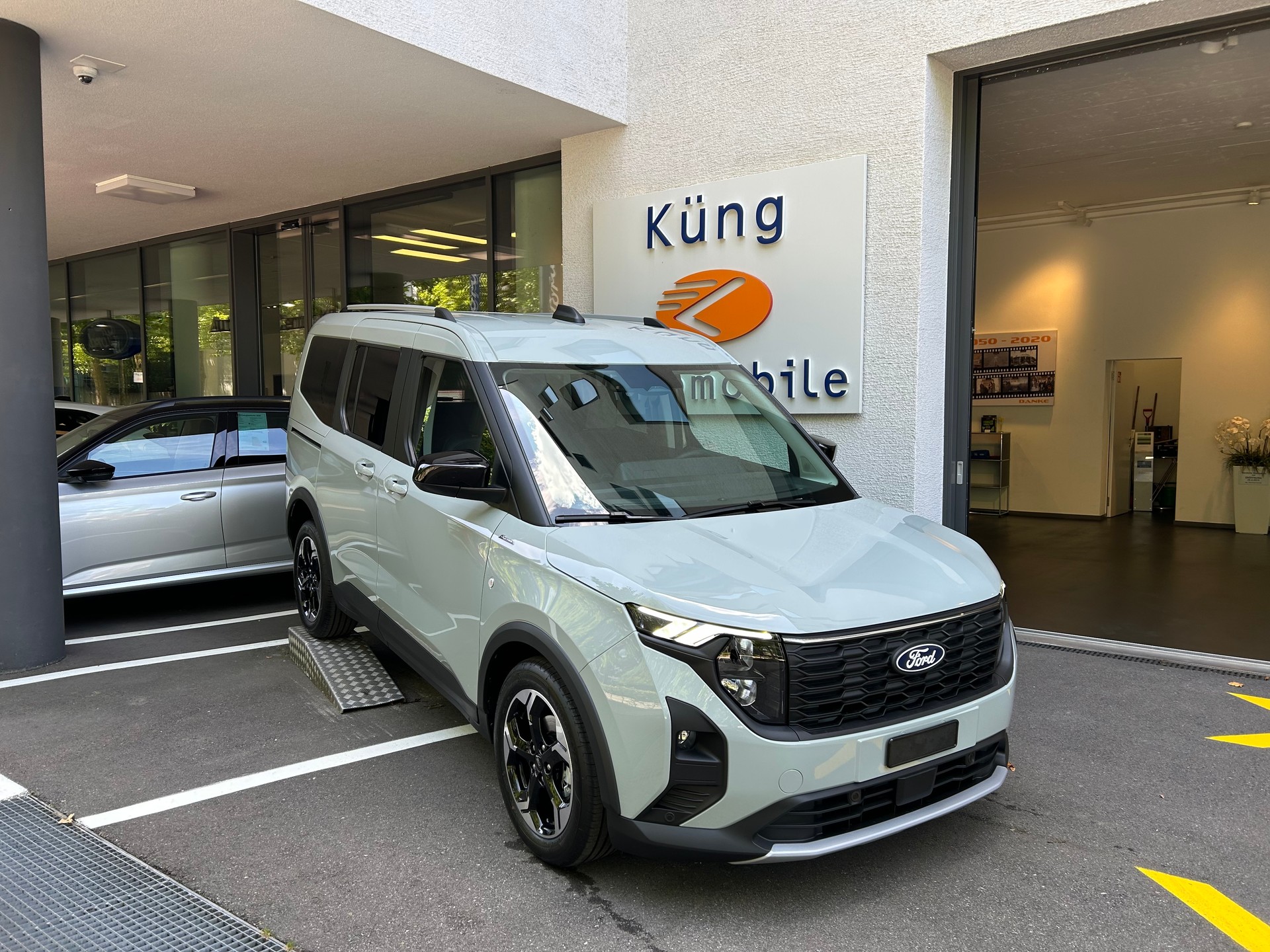 FORD Tourneo Courier 1.0 EcoBoost Active Automat-image-0