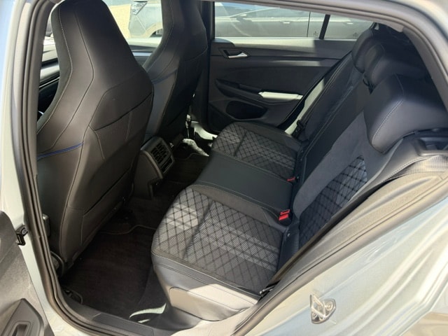 VW Golf 1.5 e TSI mHEV R-Line DSG-image-4