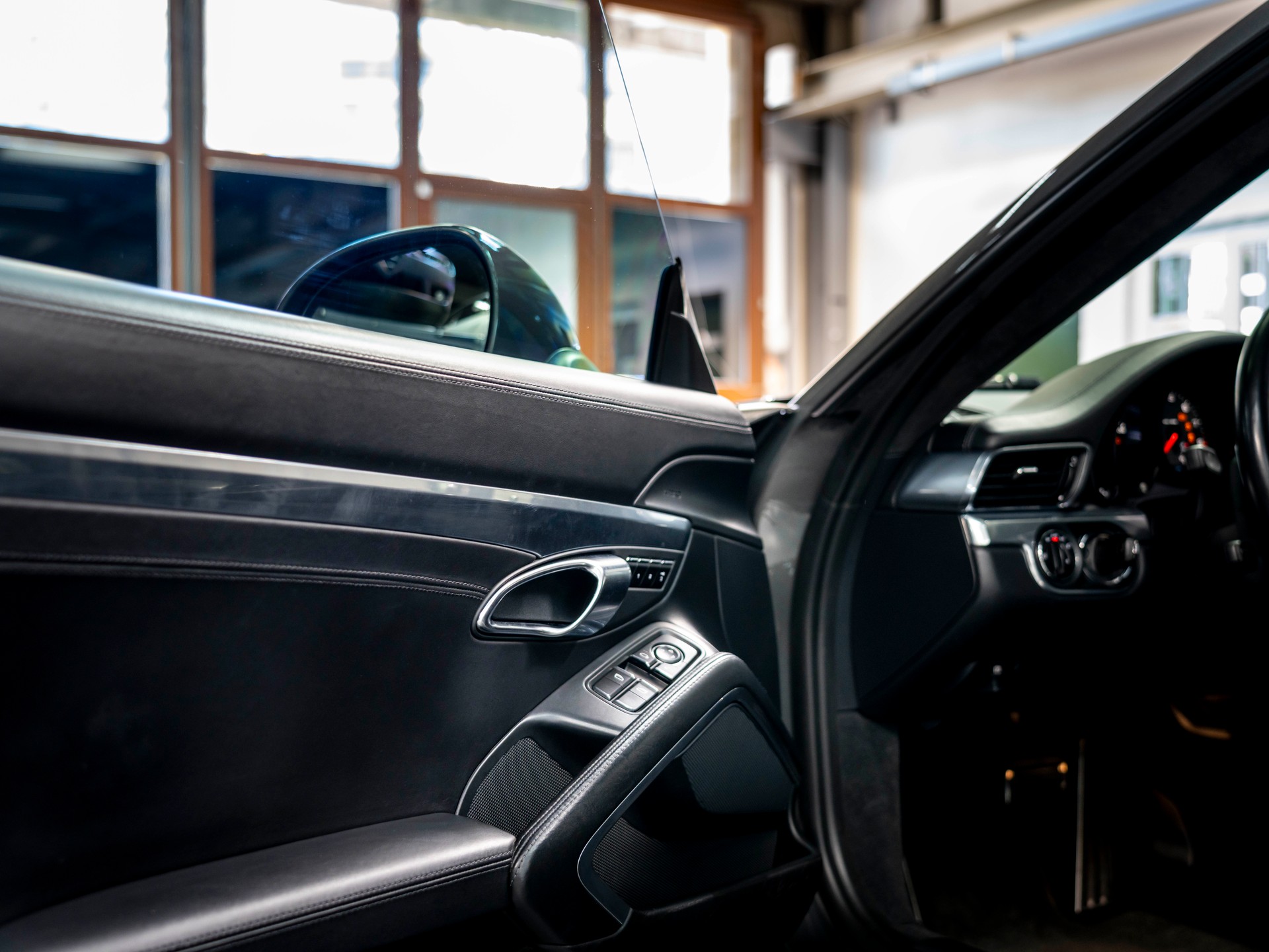 PORSCHE 911 Carrera 4S PDK-image-18