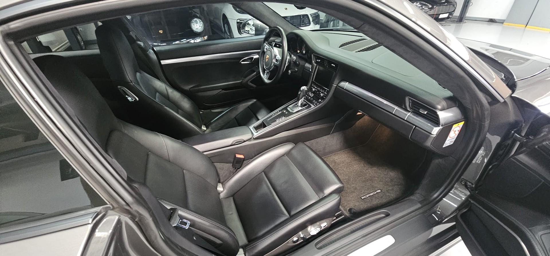 PORSCHE 911 Carrera 4S PDK-image-9