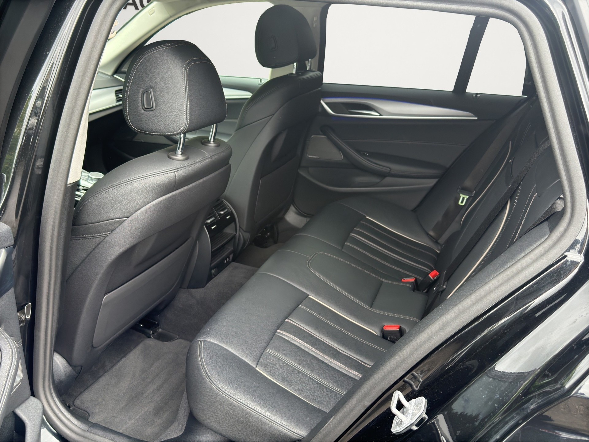 BMW 530d xDrive 48V Touring (CH)-image-13