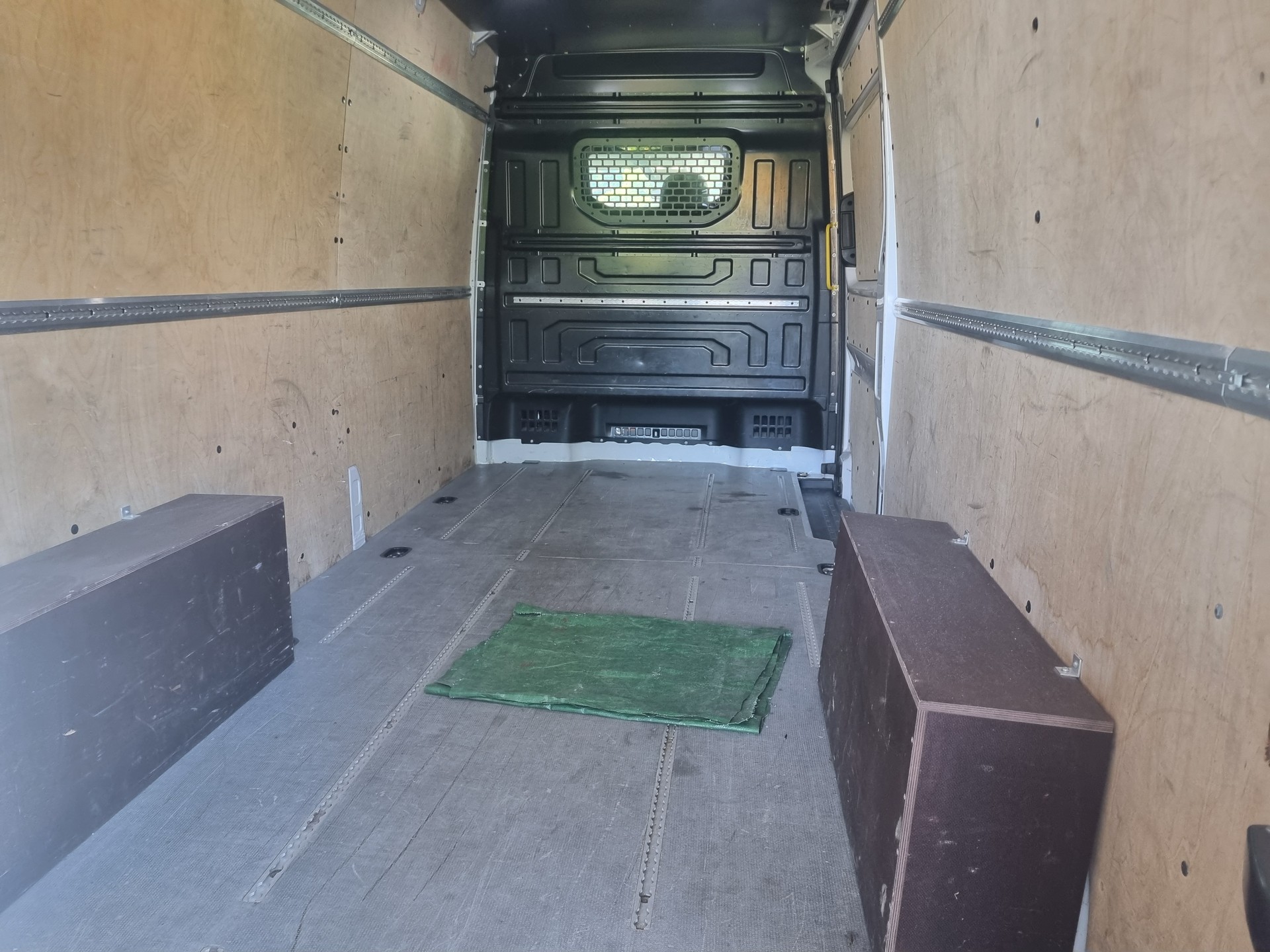 VW Crafter 35 2.0 TDI L4-image-7