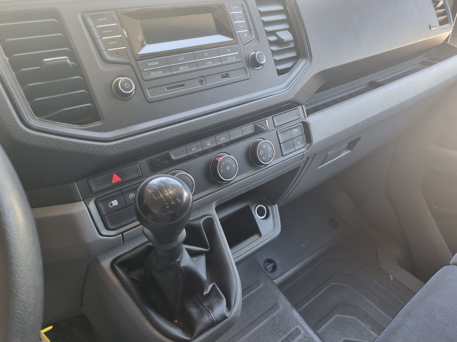 VW Crafter 35 2.0 TDI L4-image-9