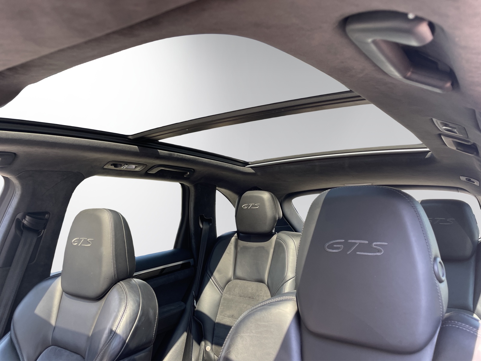 PORSCHE Cayenne GTS-image-13