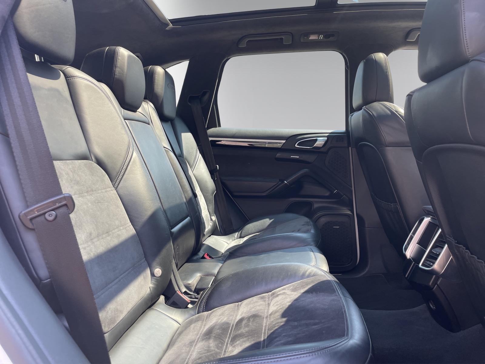PORSCHE Cayenne GTS-image-12