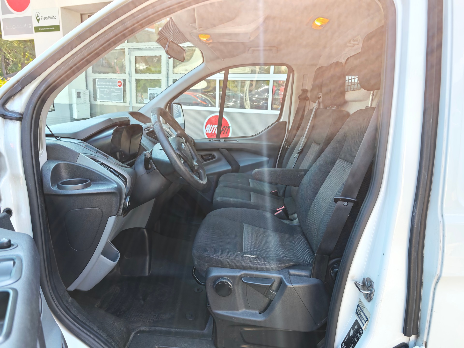 FORD Transit Custom Van 270 L1H1 Startup-image-13