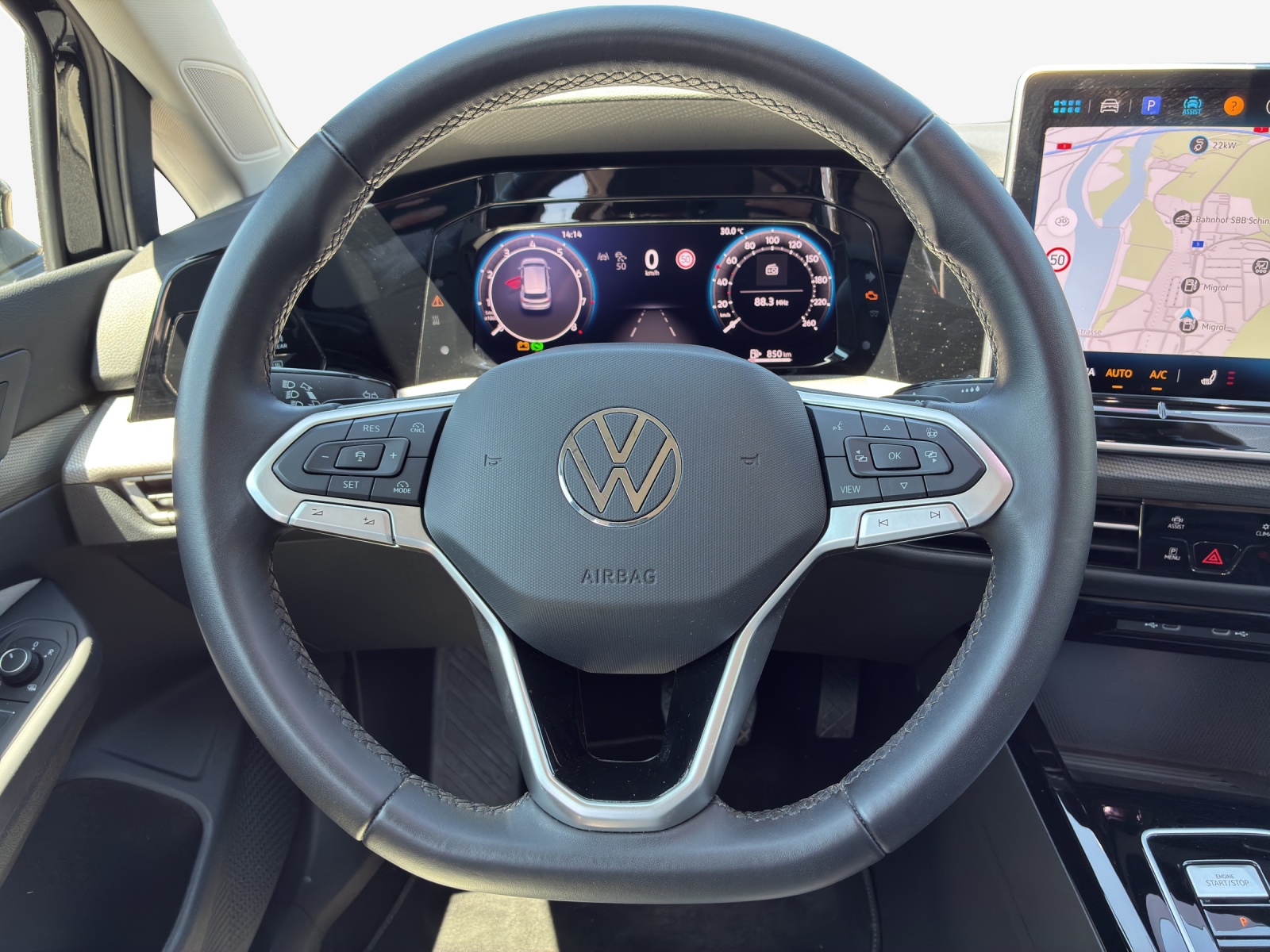 VW Golf 1.5 e TSI mHEV Style DSG-image-9