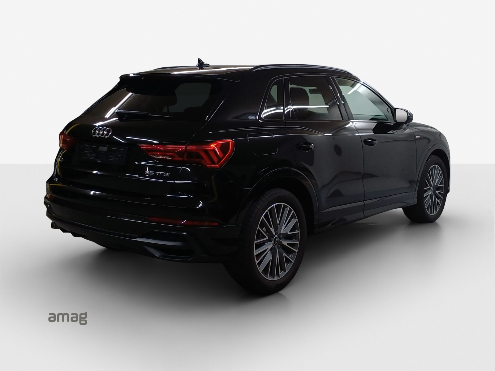 AUDI Q3 35 TFSI S line S-tronic-image-4