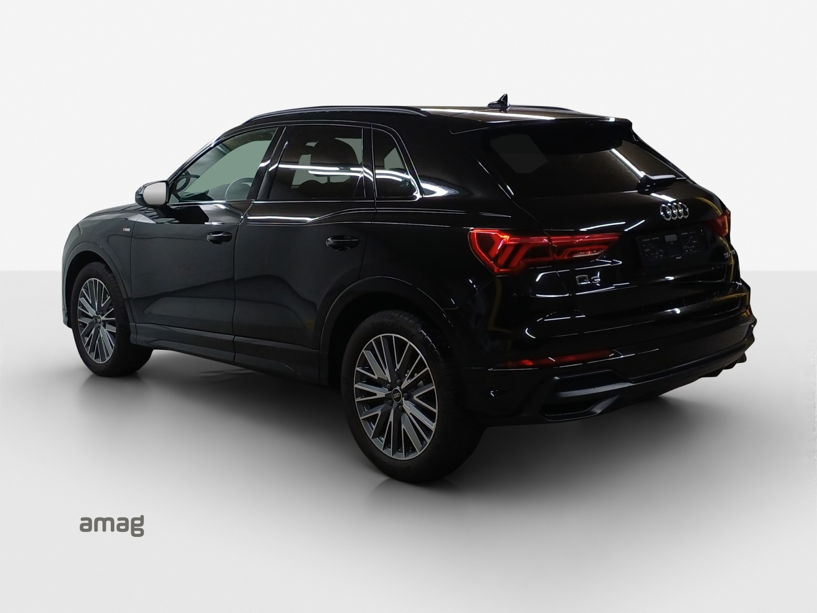 AUDI Q3 35 TFSI S line S-tronic-image-2