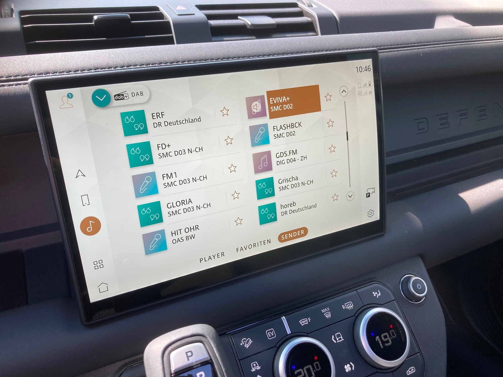 LAND ROVER Defender 110 P300e Si4 PHEV X-Dynamic SE AT8-image-12