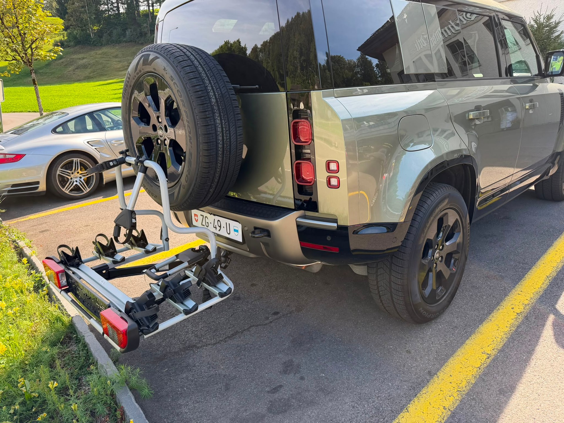 LAND ROVER Defender 110 P300e Si4 PHEV X-Dynamic SE AT8-image-15