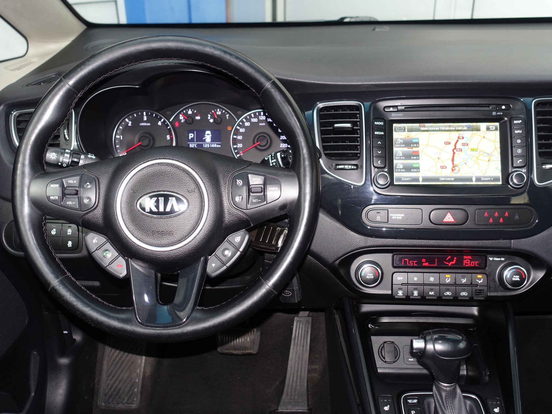 KIA Carens 1.7 CRDi Style DCT-image-14