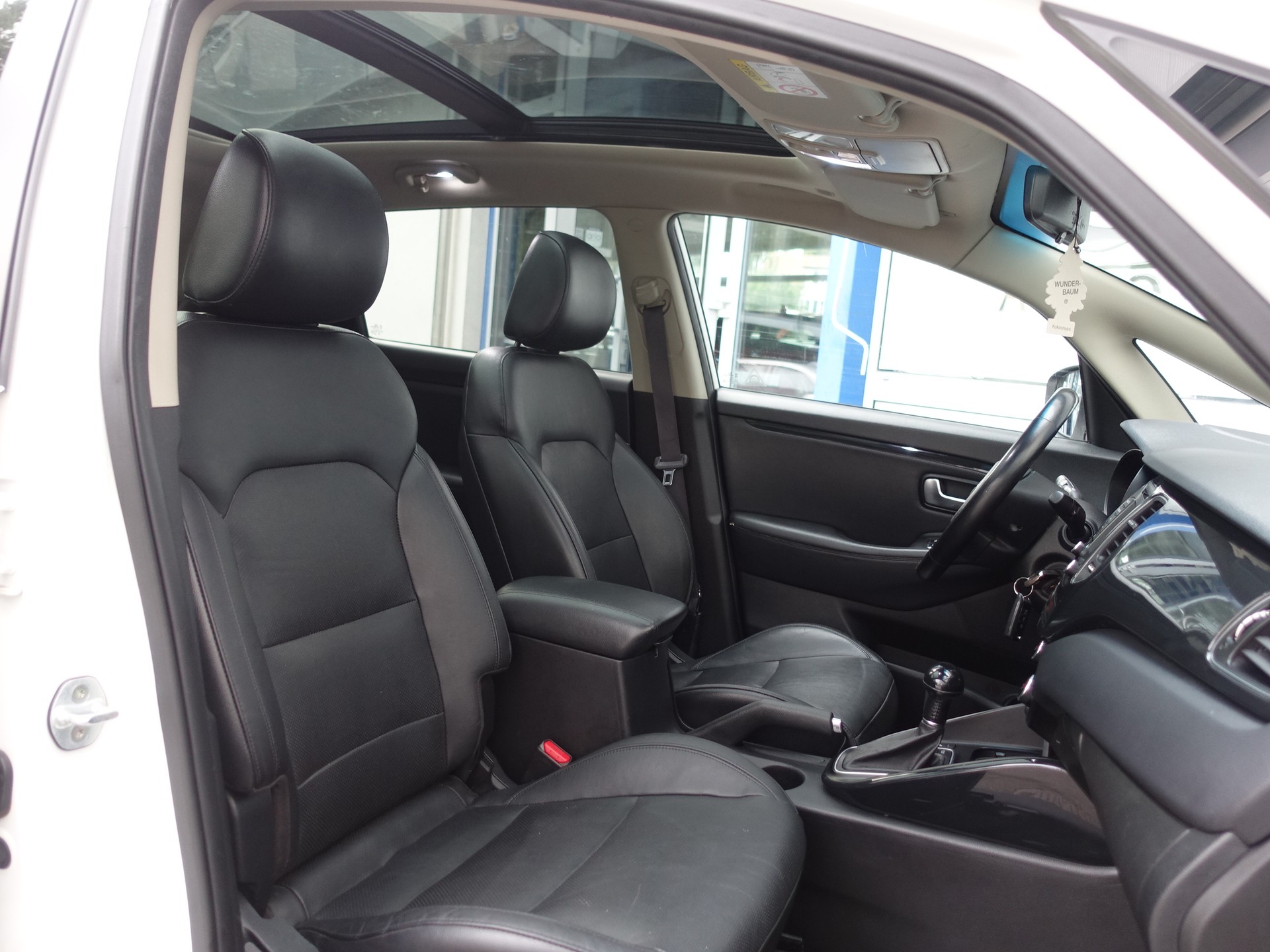 KIA Carens 1.7 CRDi Style DCT-image-10