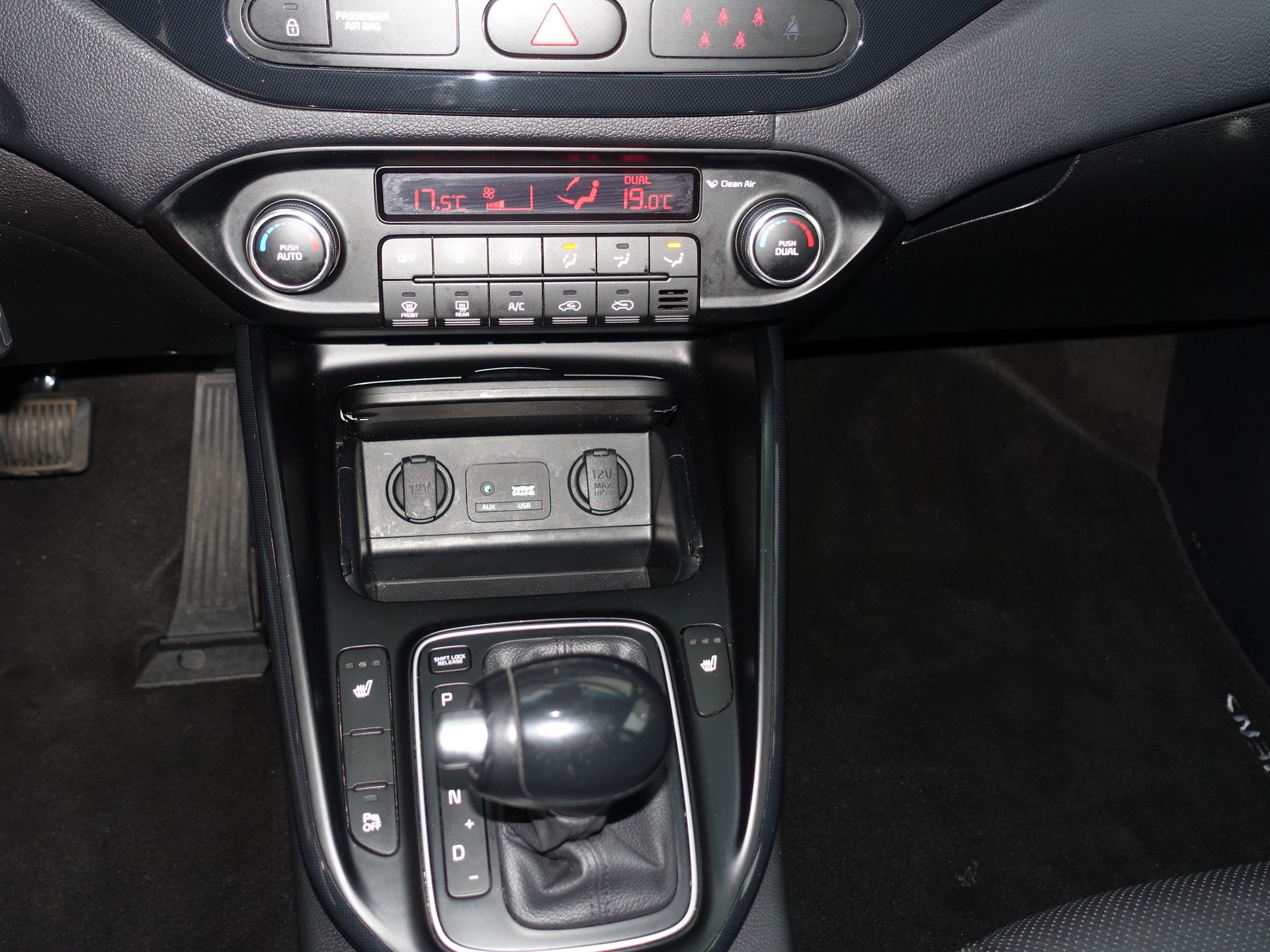 KIA Carens 1.7 CRDi Style DCT-image-15