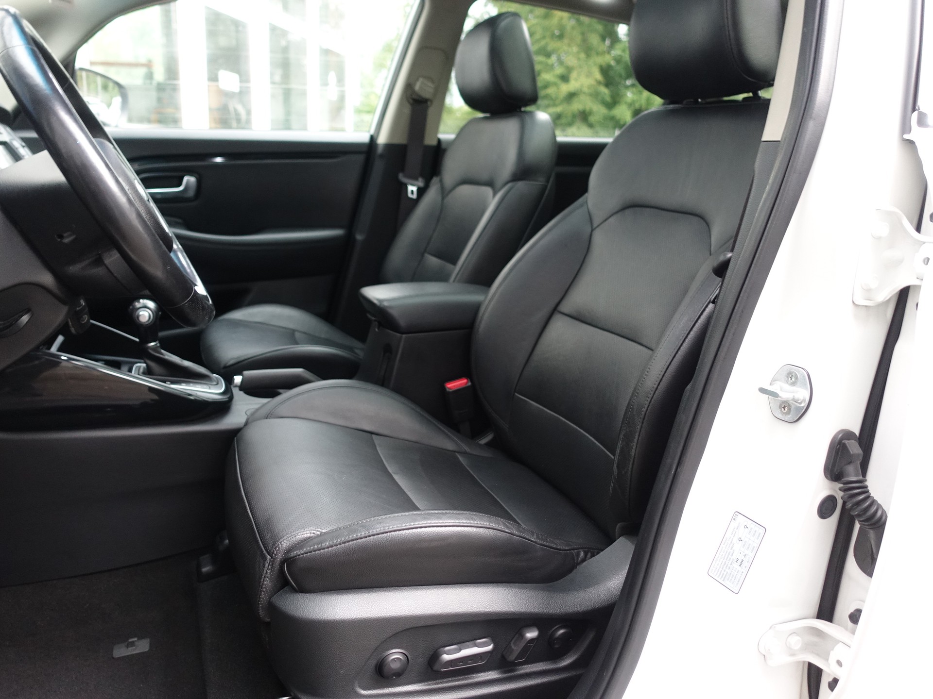 KIA Carens 1.7 CRDi Style DCT-image-9
