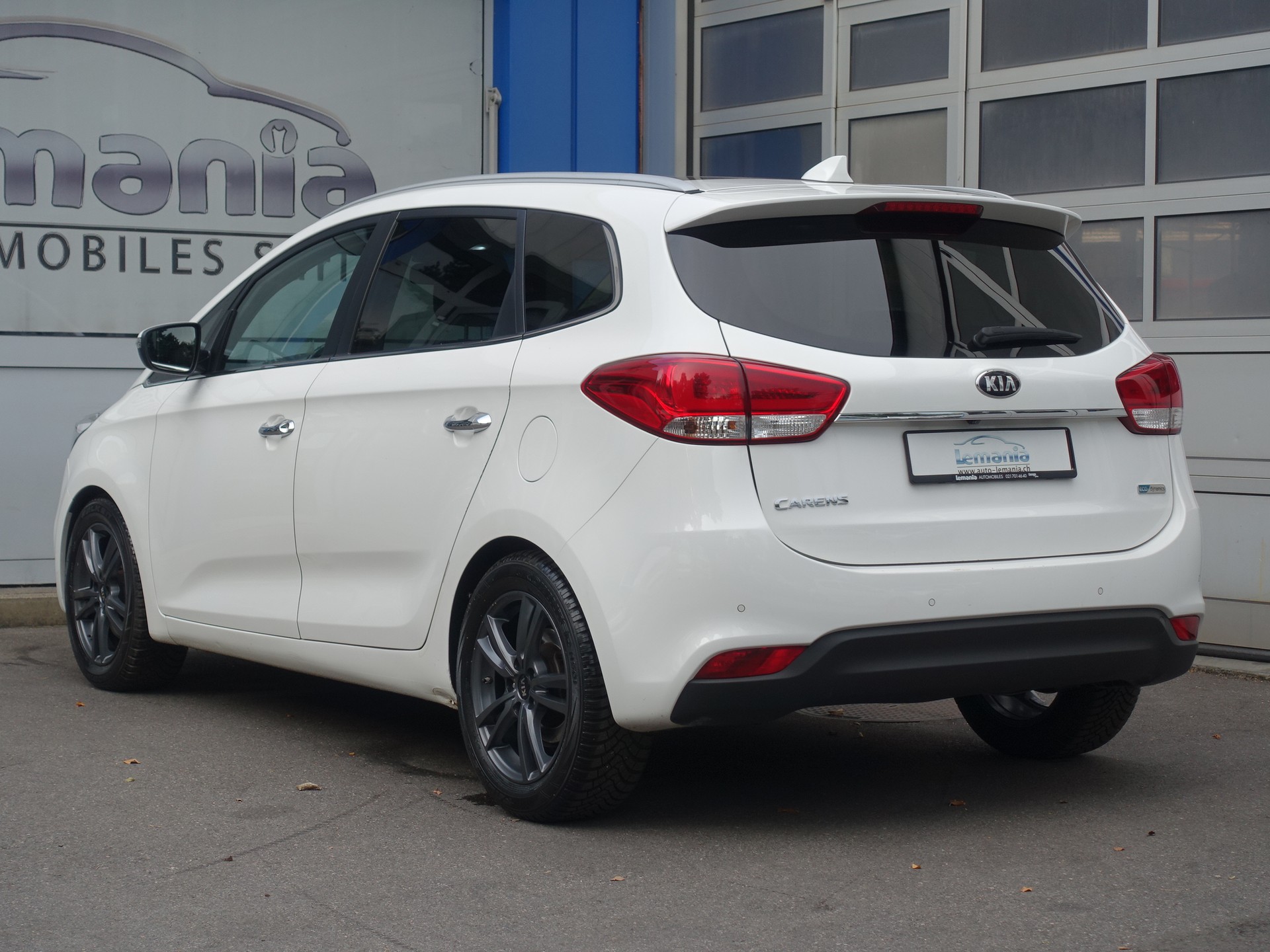 KIA Carens 1.7 CRDi Style DCT-image-4