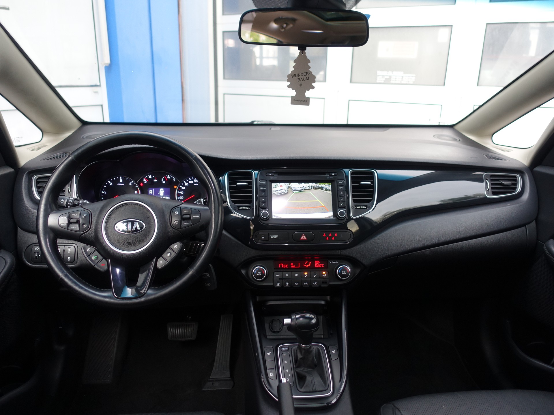 KIA Carens 1.7 CRDi Style DCT-image-12
