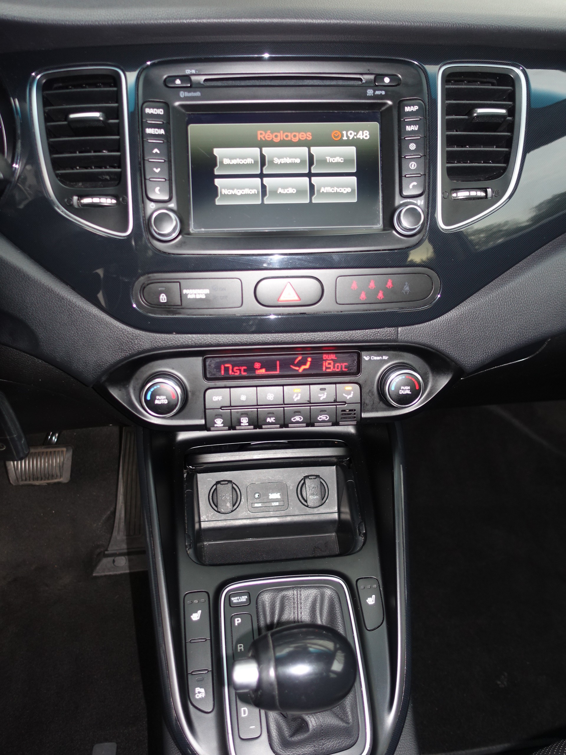 KIA Carens 1.7 CRDi Style DCT-image-18