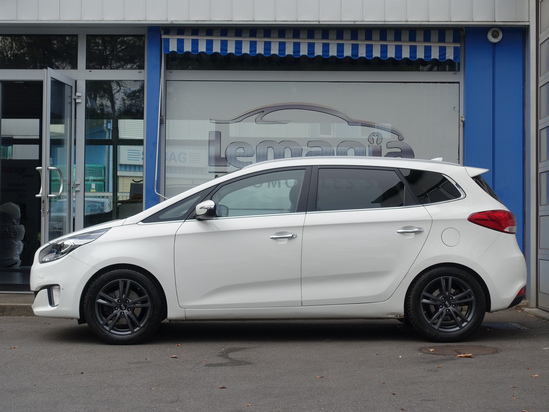 KIA Carens 1.7 CRDi Style DCT-image-6