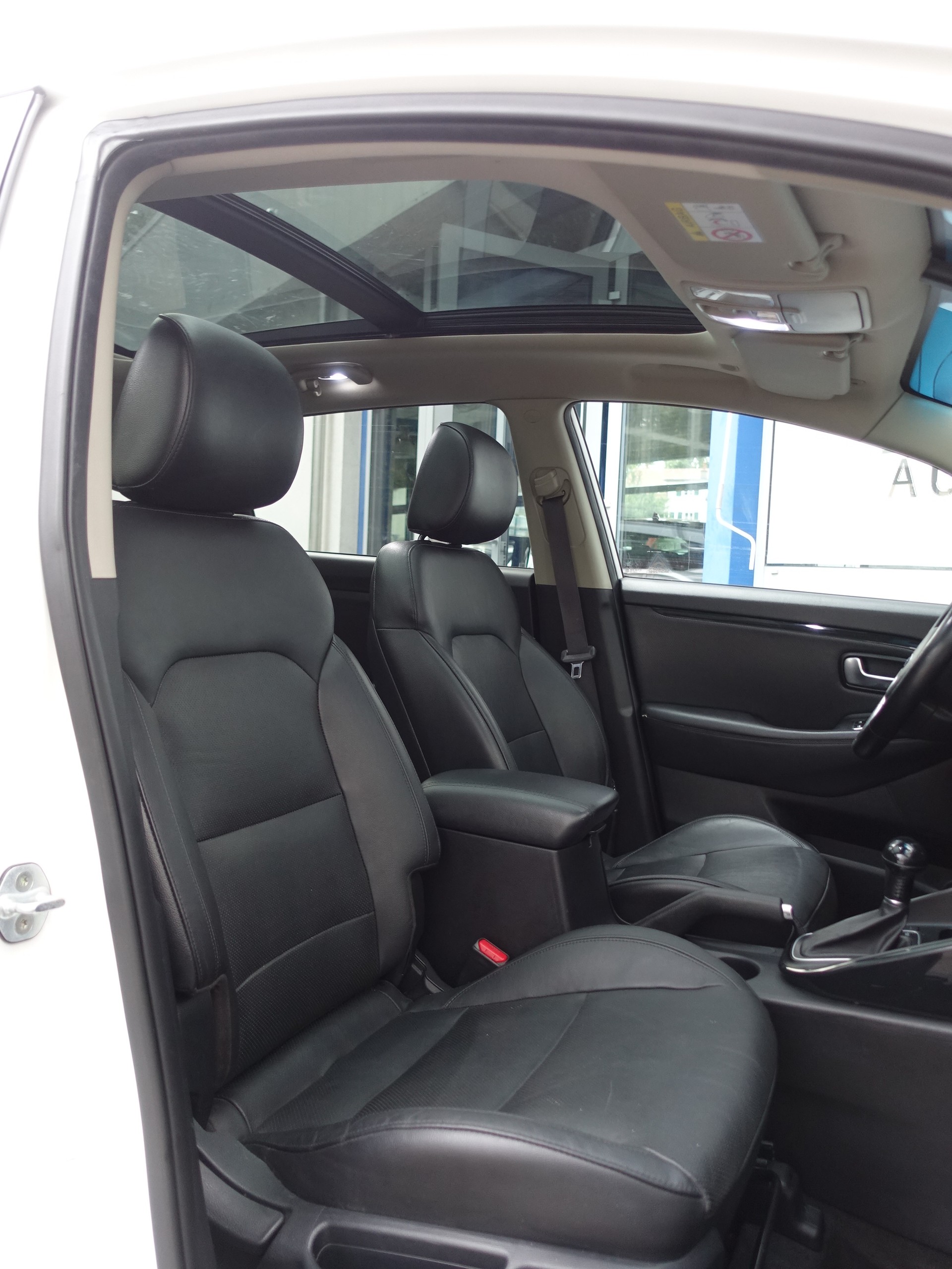 KIA Carens 1.7 CRDi Style DCT-image-8