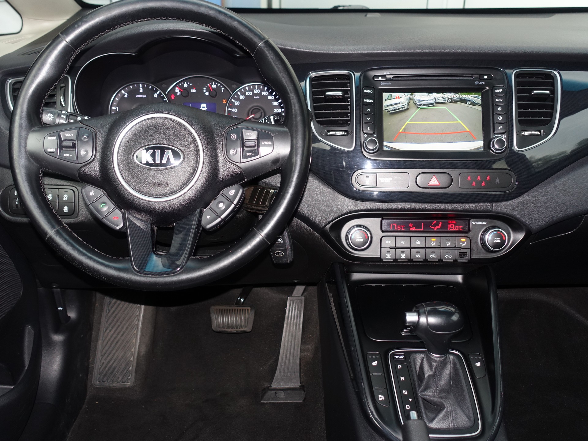 KIA Carens 1.7 CRDi Style DCT-image-17