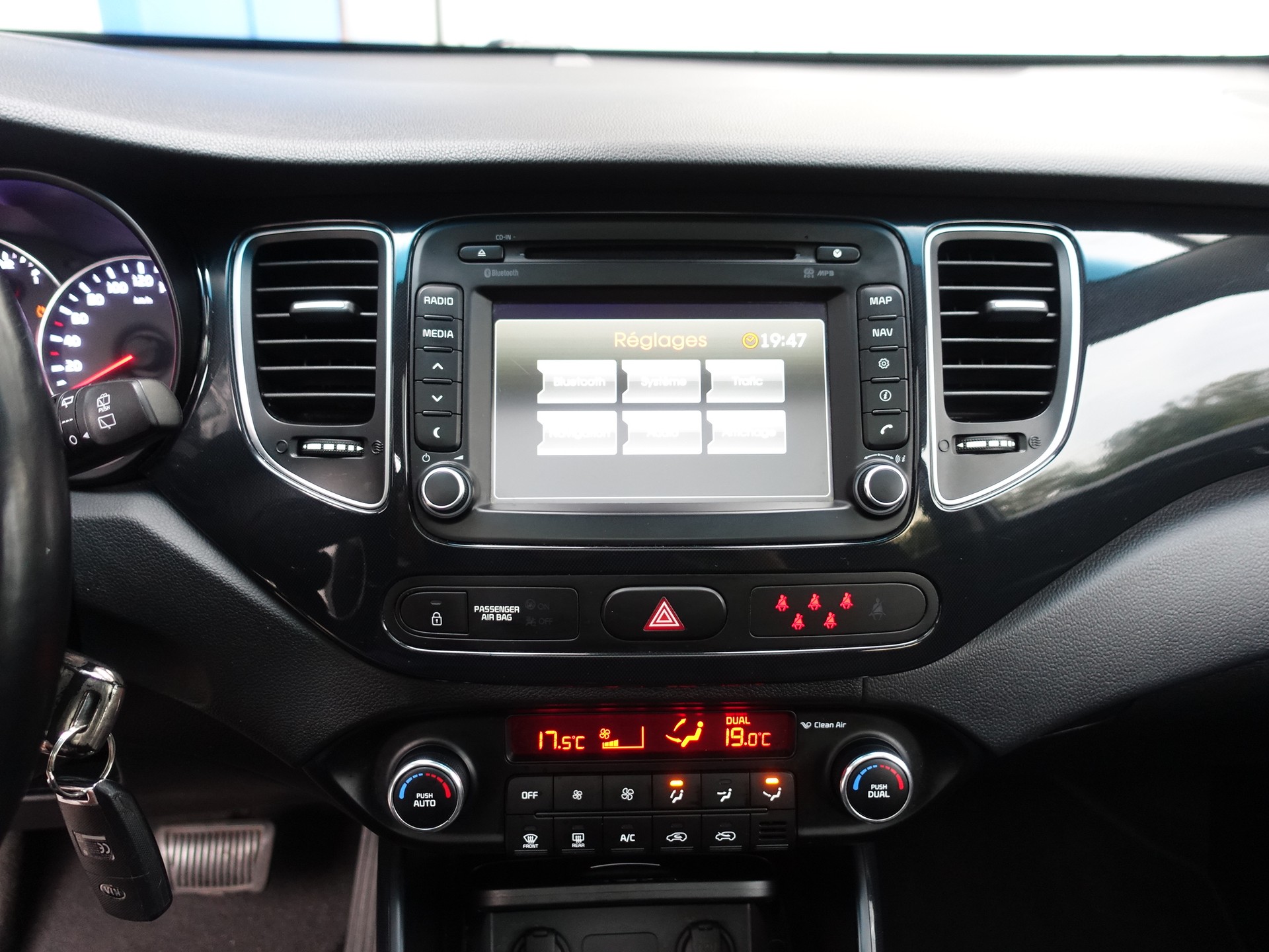 KIA Carens 1.7 CRDi Style DCT-image-11