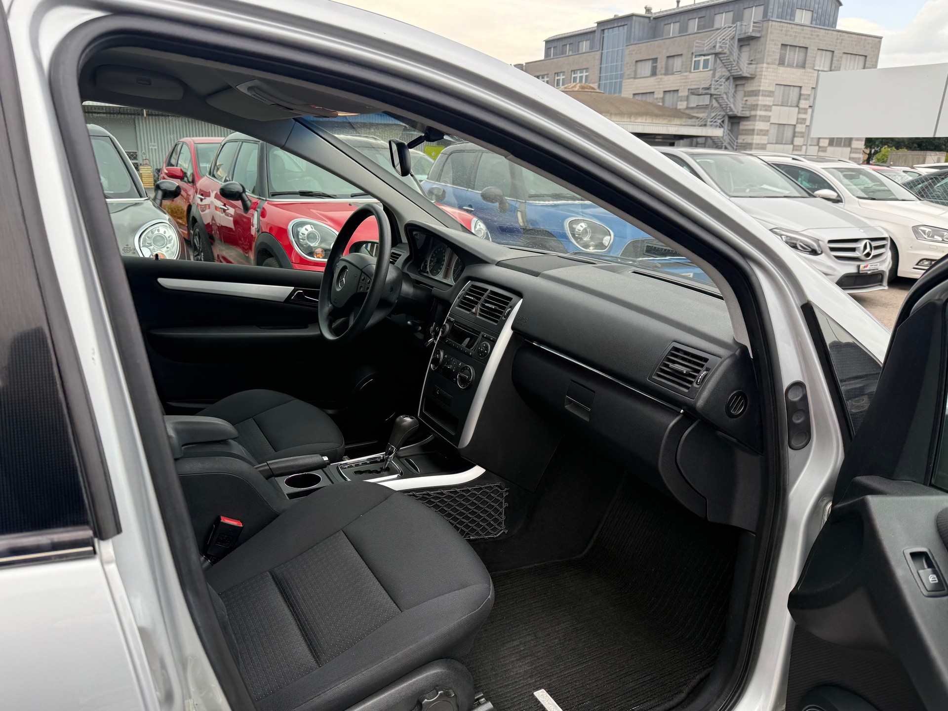 MERCEDES-BENZ B 170 Automat / Frisch ab MFK & ab Service / Top Zustand / PDC v & h / Klimaanlage-image-6