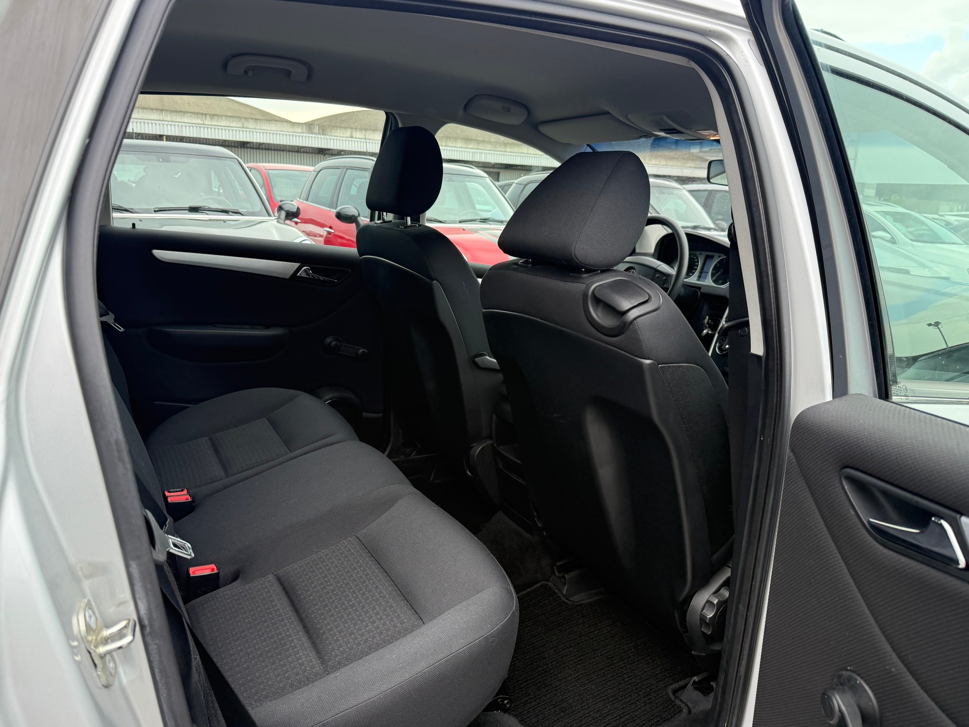 MERCEDES-BENZ B 170 Automat / Frisch ab MFK & ab Service / Top Zustand / PDC v & h / Klimaanlage-image-9