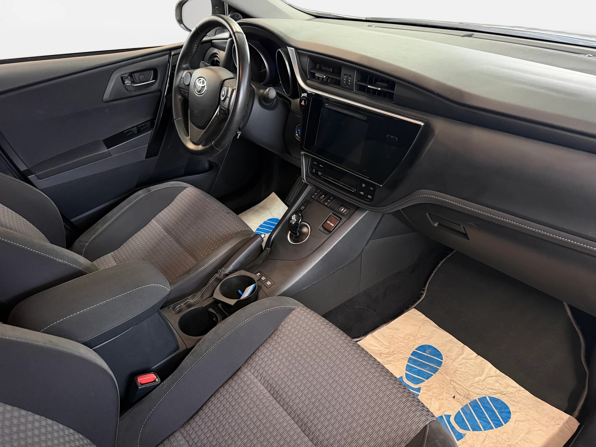 TOYOTA Auris 1.8 HSD Trend e-CVT | CH-Auto | 1-Hand | Frisch MFK | Ab Service-image-8