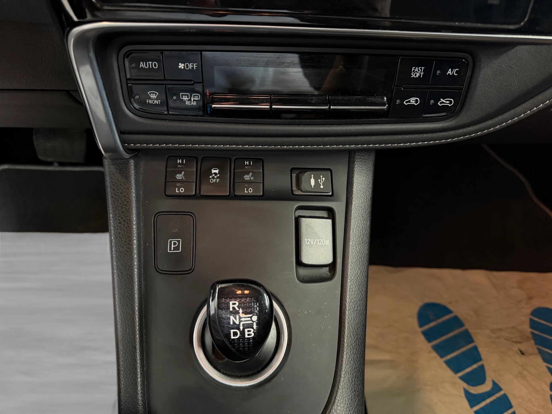 TOYOTA Auris 1.8 HSD Trend e-CVT | CH-Auto | 1-Hand | Frisch MFK | Ab Service-image-13