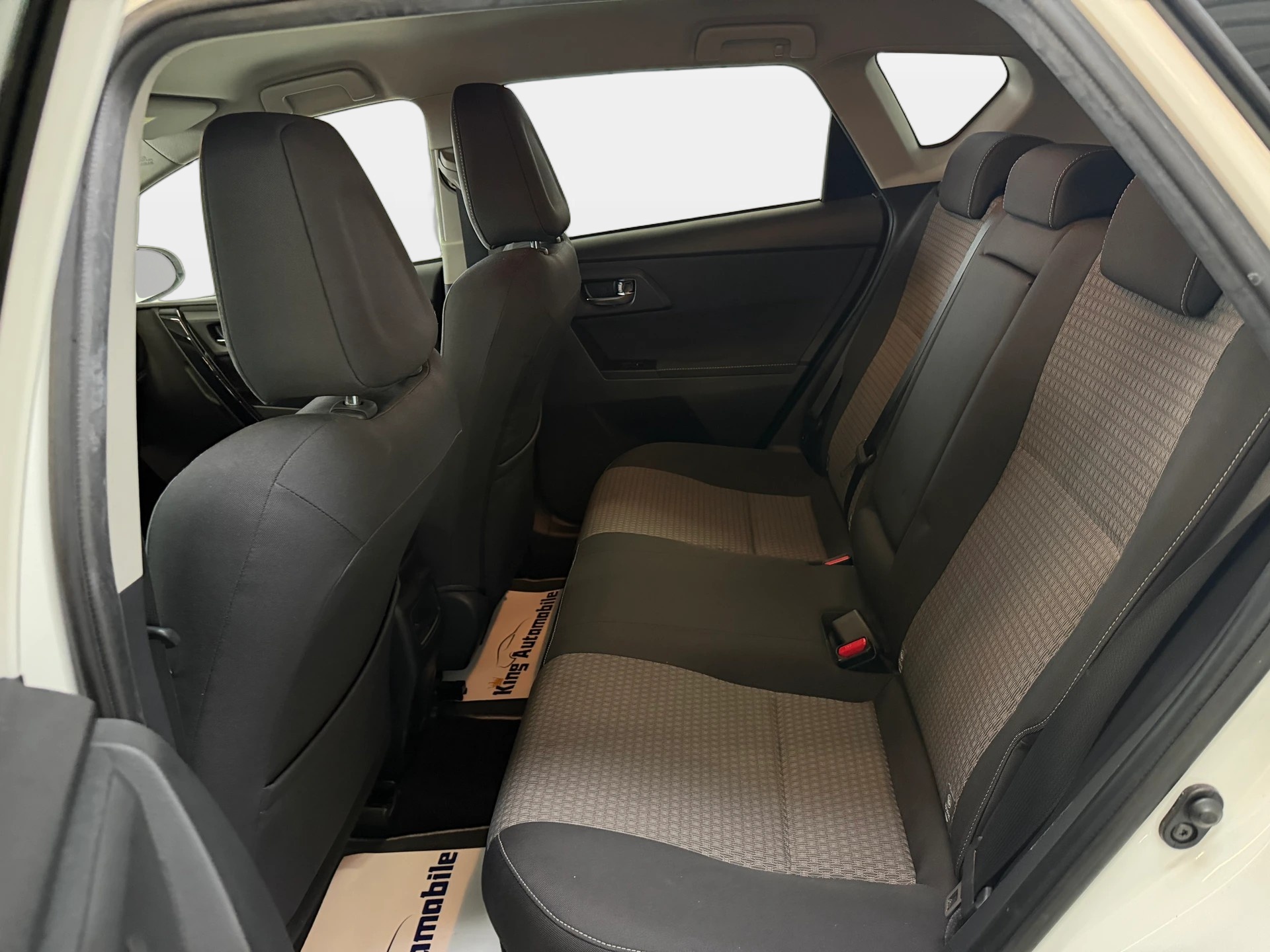 TOYOTA Auris 1.8 HSD Trend e-CVT | CH-Auto | 1-Hand | Frisch MFK | Ab Service-image-9