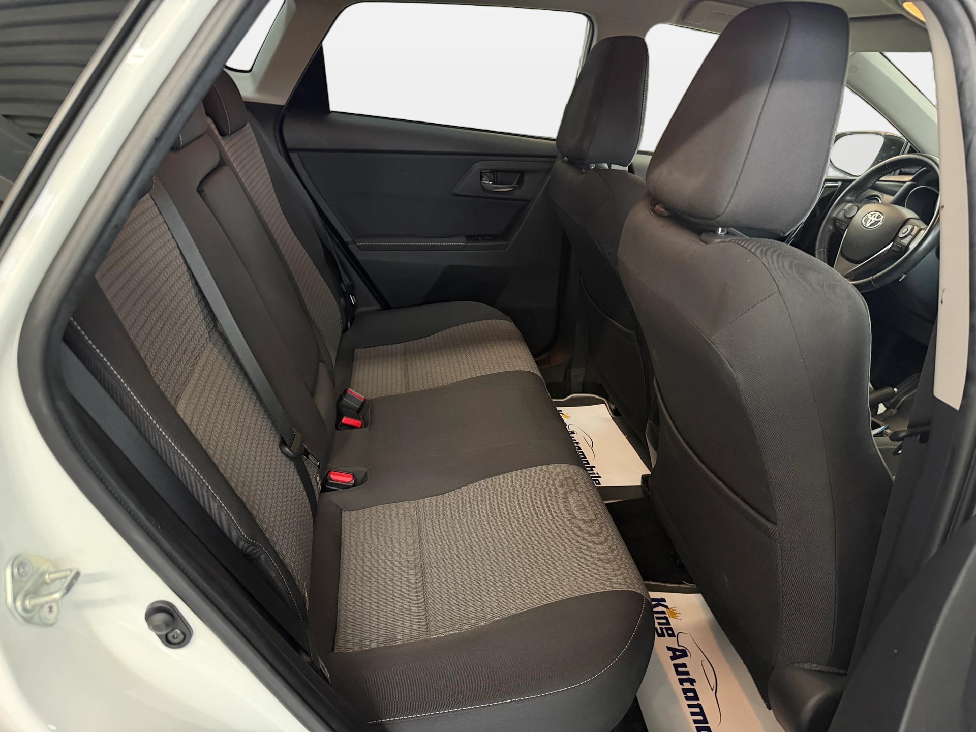 TOYOTA Auris 1.8 HSD Trend e-CVT | CH-Auto | 1-Hand | Frisch MFK | Ab Service-image-10