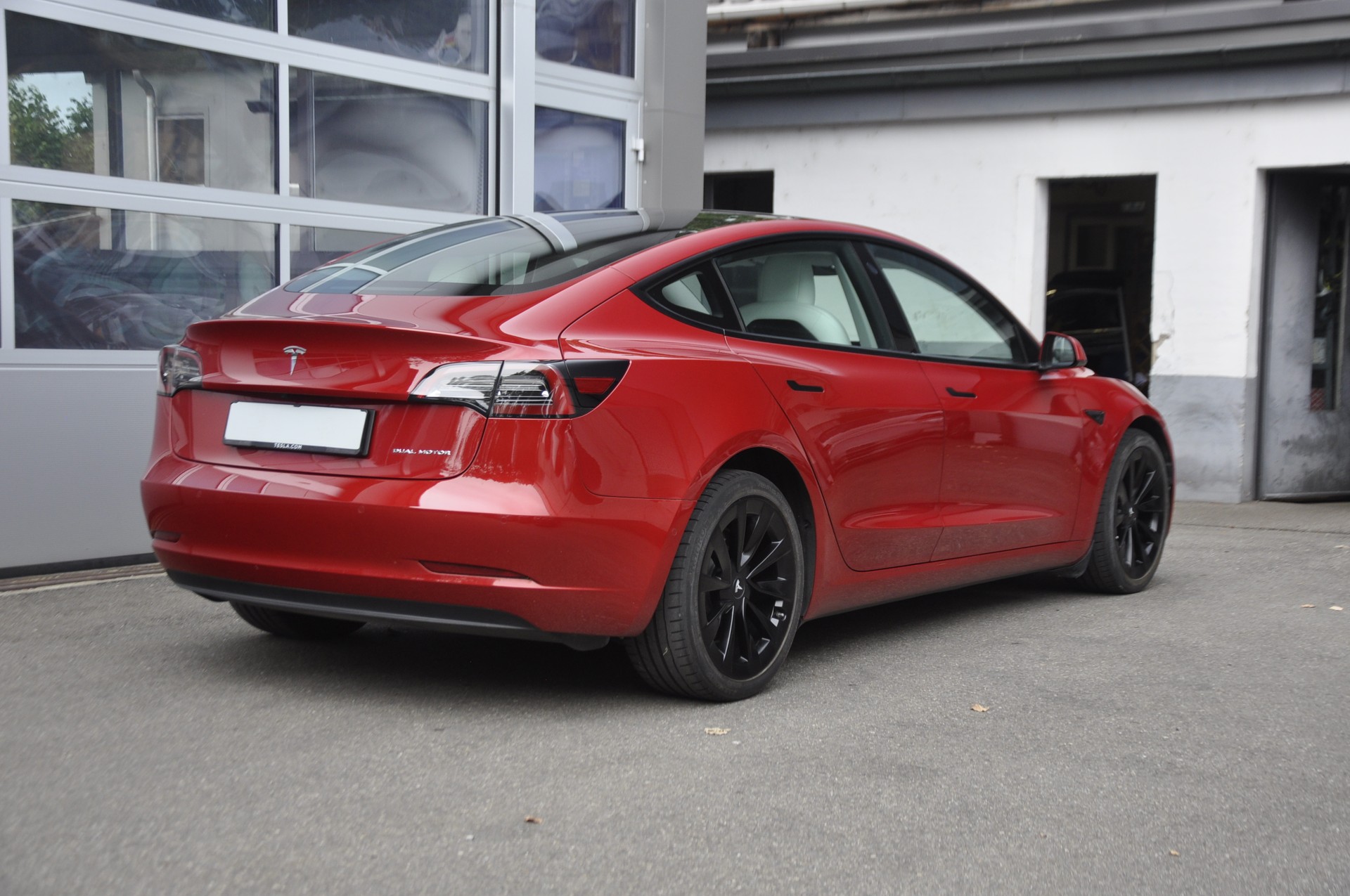 TESLA Model 3 Long Range Dual Motor AWD-image-2