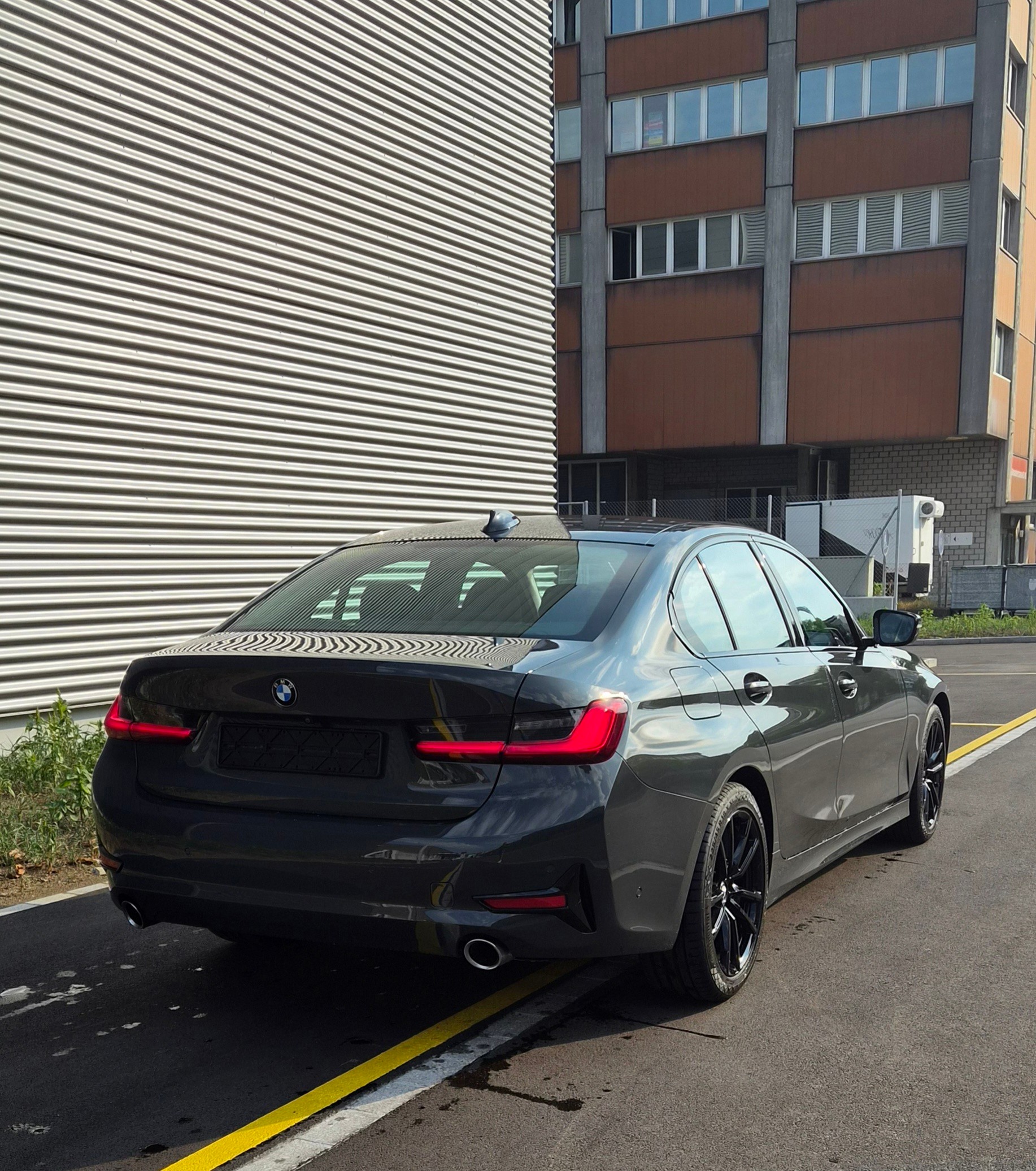 BMW 320d-image-2