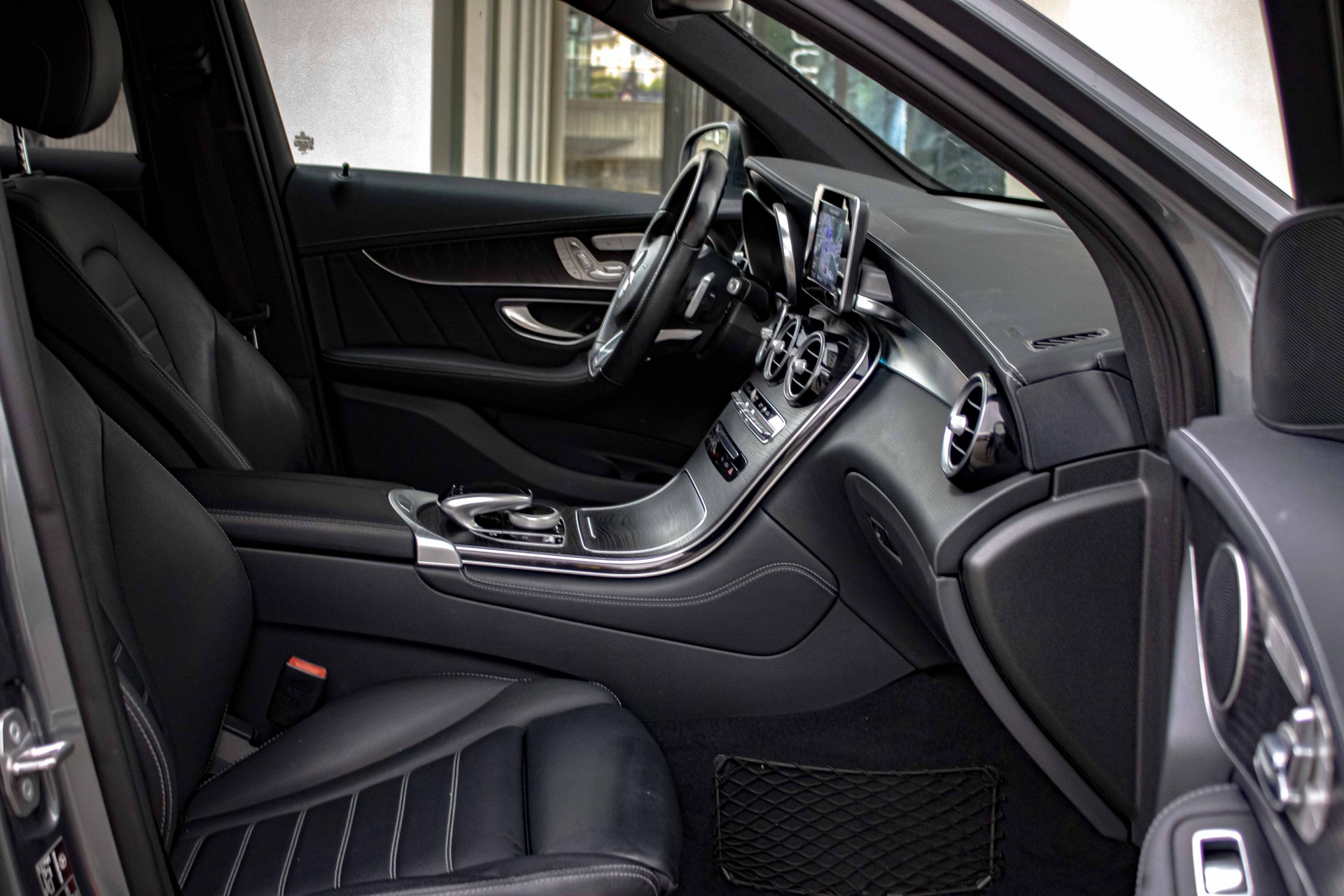MERCEDES-BENZ GLC 250 AMG Line 4Matic 9G-Tronic-image-14