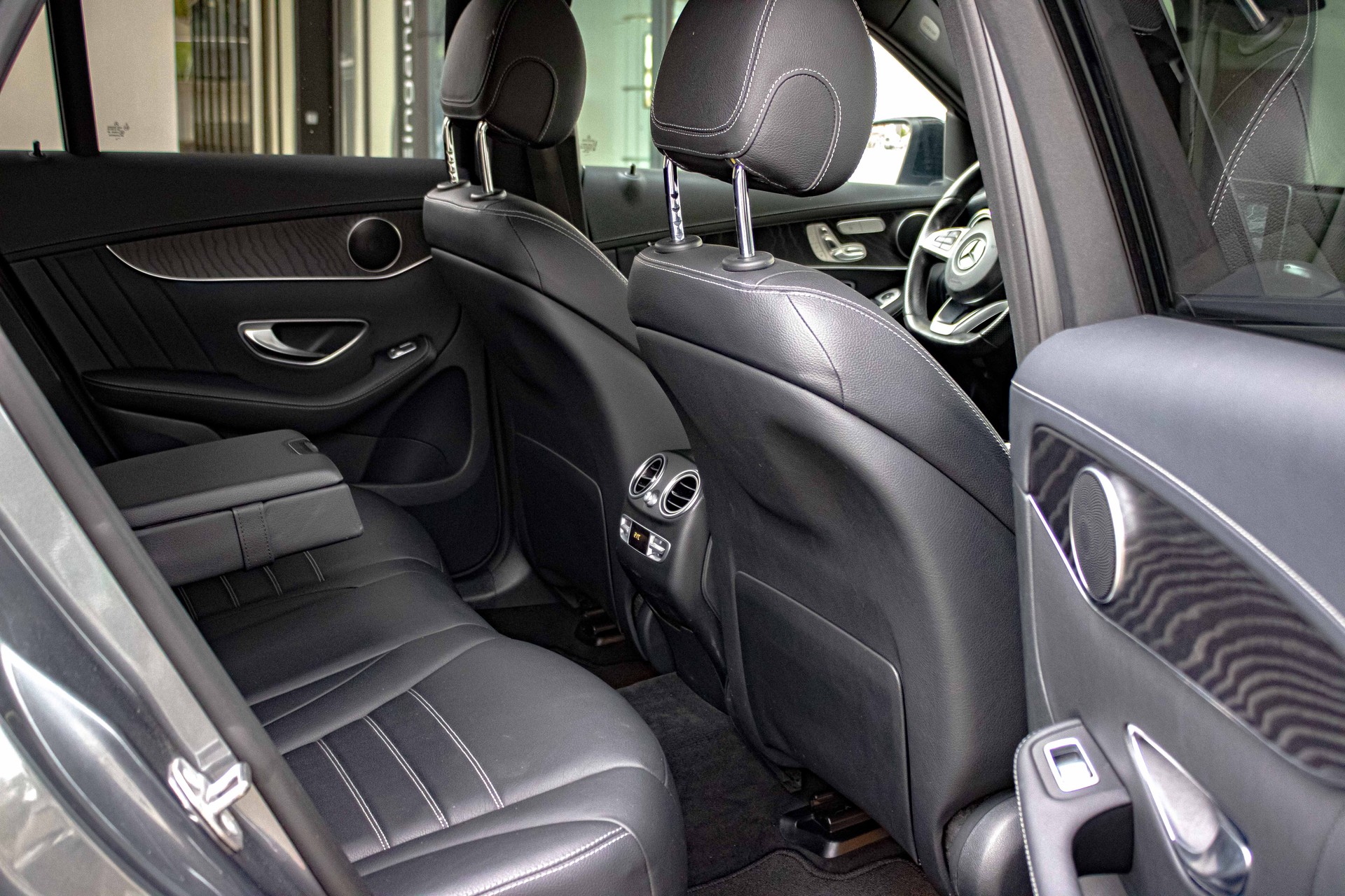 MERCEDES-BENZ GLC 250 AMG Line 4Matic 9G-Tronic-image-13