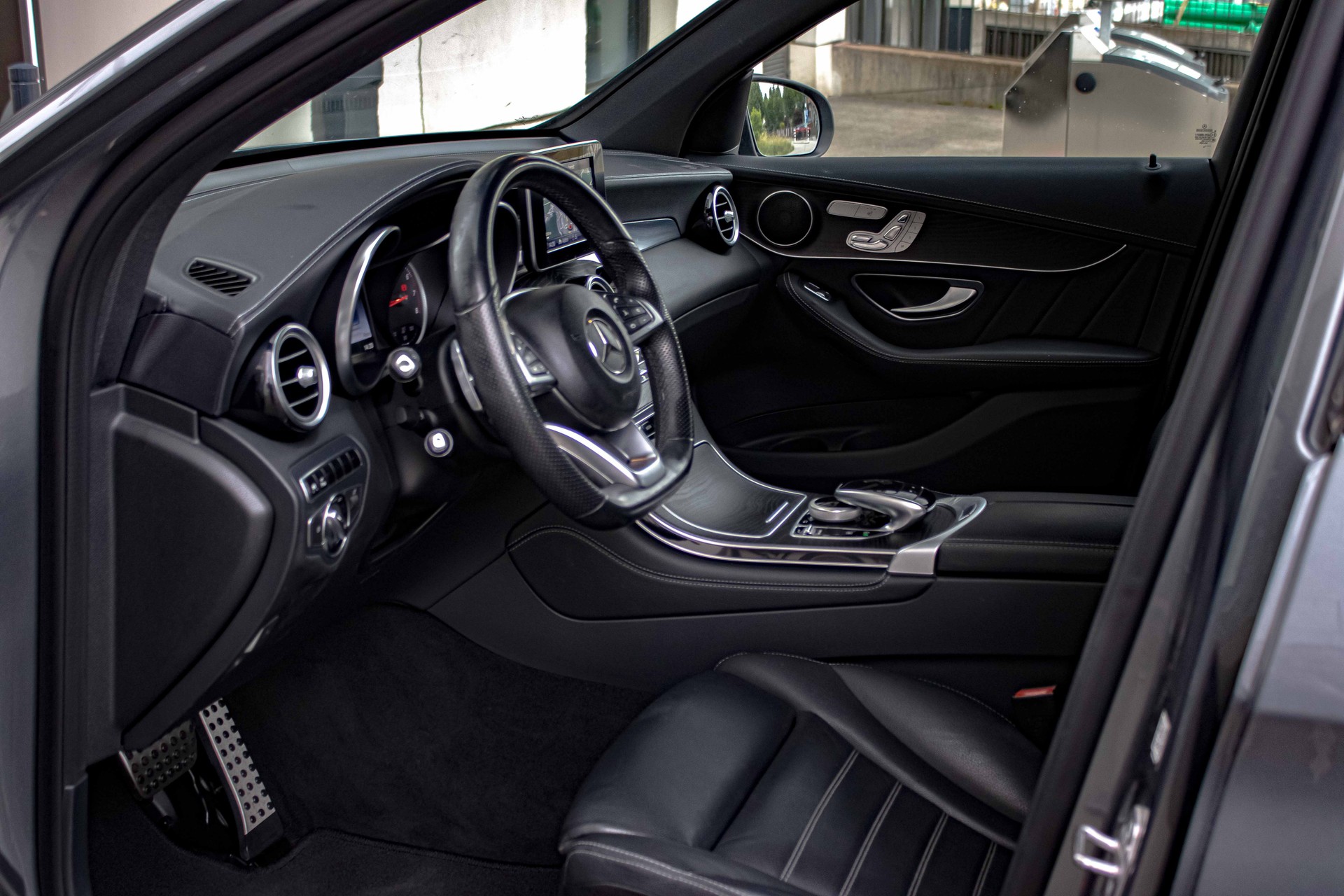MERCEDES-BENZ GLC 250 AMG Line 4Matic 9G-Tronic-image-8
