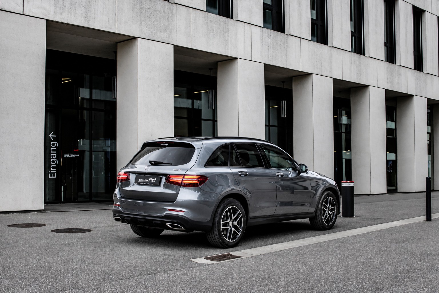 MERCEDES-BENZ GLC 250 AMG Line 4Matic 9G-Tronic-image-6