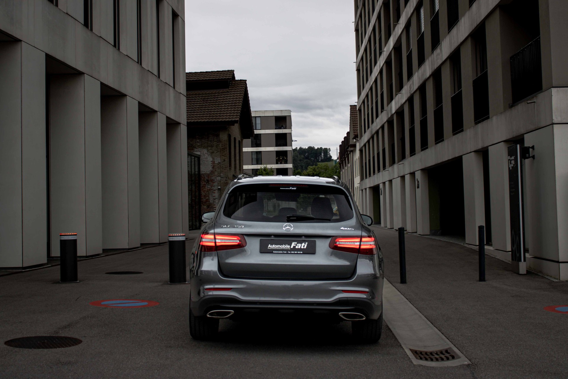 MERCEDES-BENZ GLC 250 AMG Line 4Matic 9G-Tronic-image-3