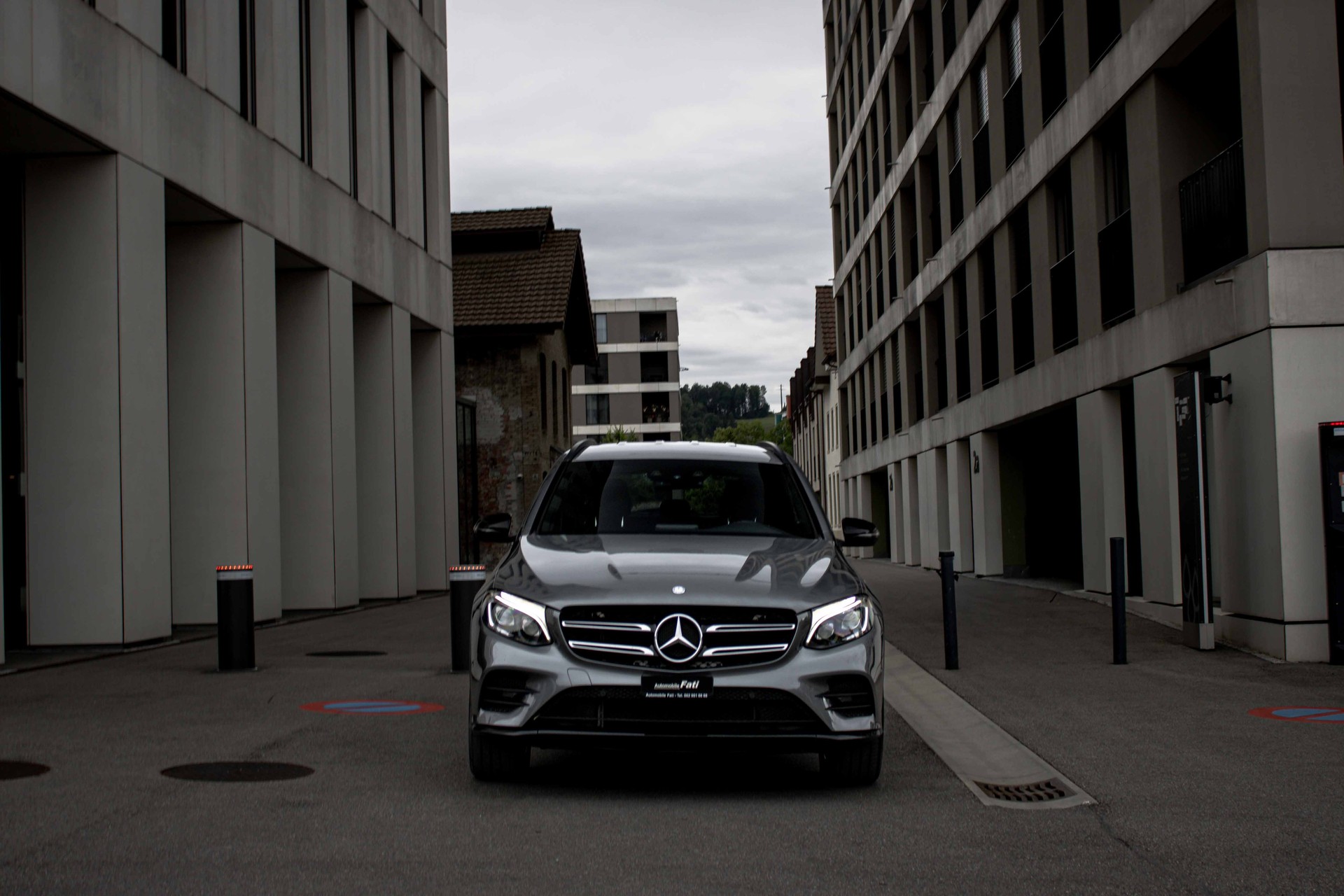 MERCEDES-BENZ GLC 250 AMG Line 4Matic 9G-Tronic-image-2