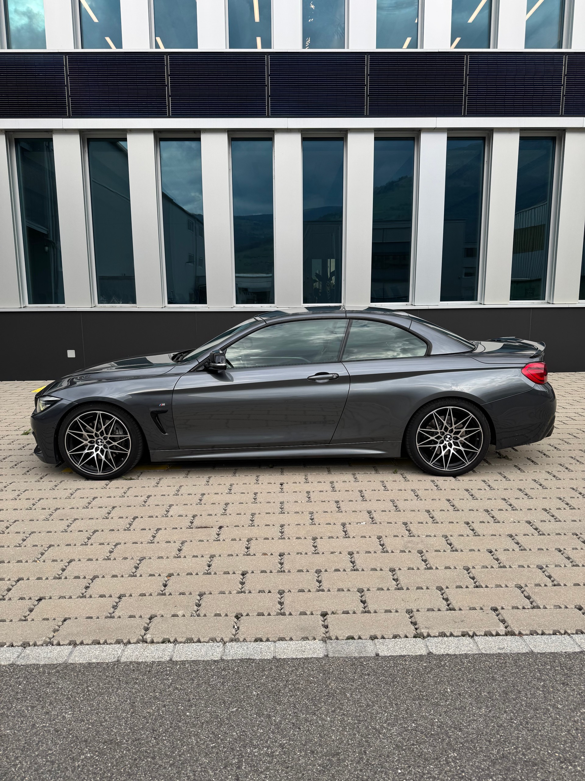 BMW 440i Cabriolet xDrive M Sport Individual Steptronic-image-3