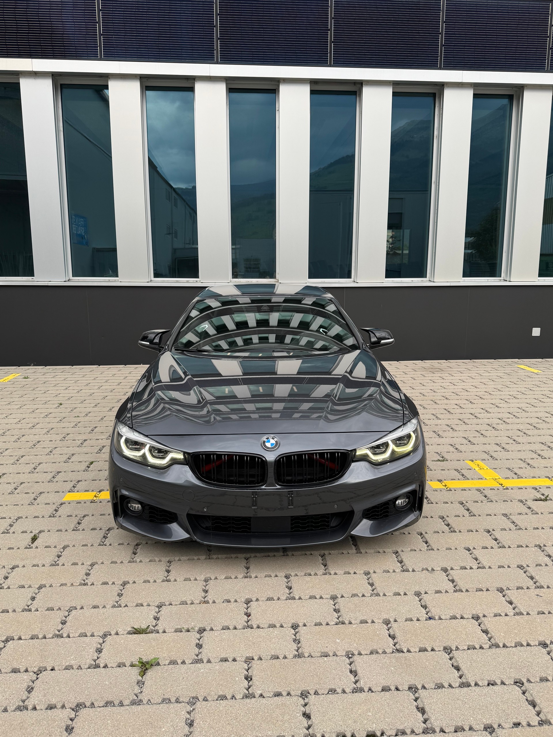 BMW 440i Cabriolet xDrive M Sport Individual Steptronic-image-2