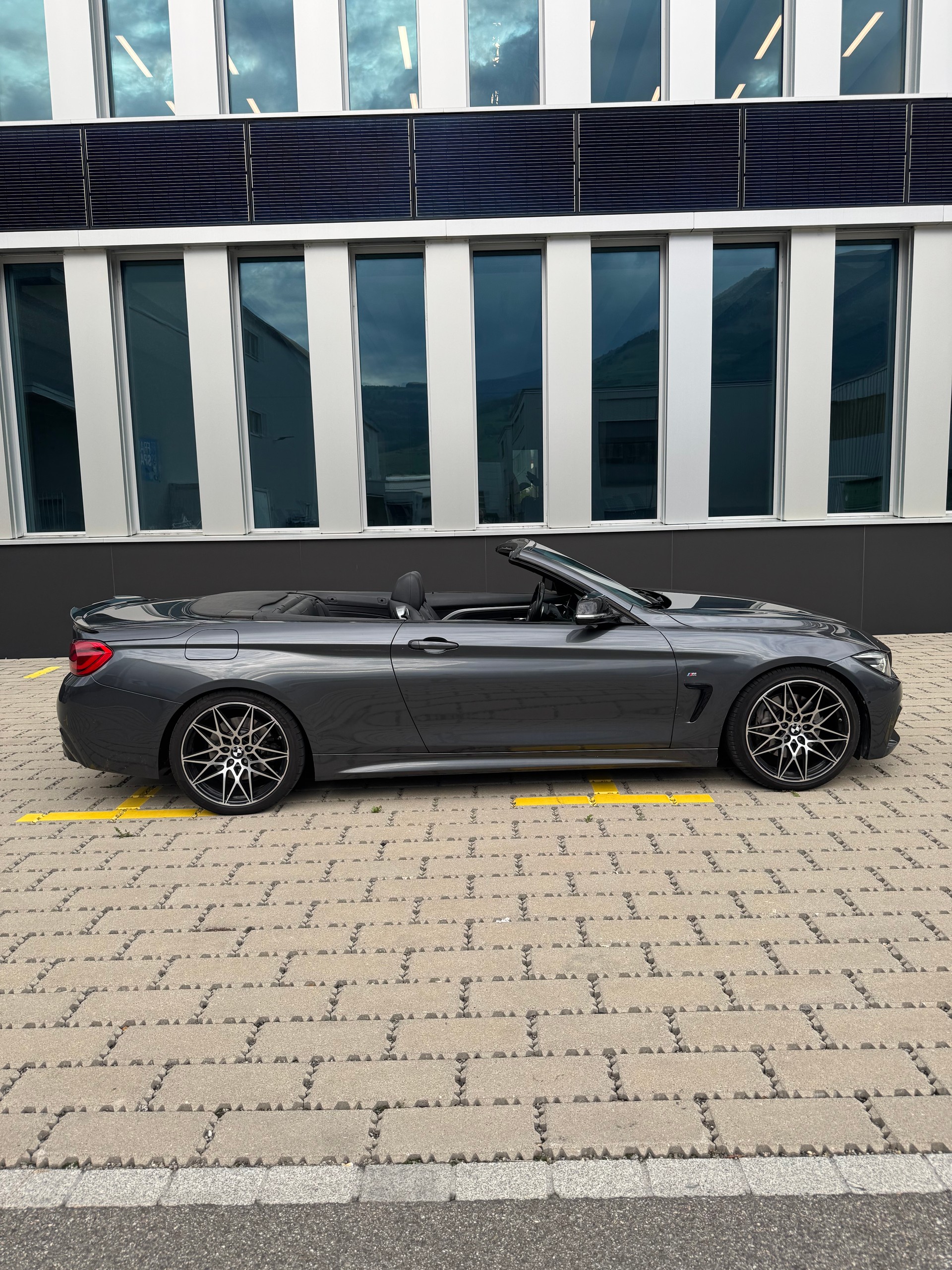 BMW 440i Cabriolet xDrive M Sport Individual Steptronic-image-5