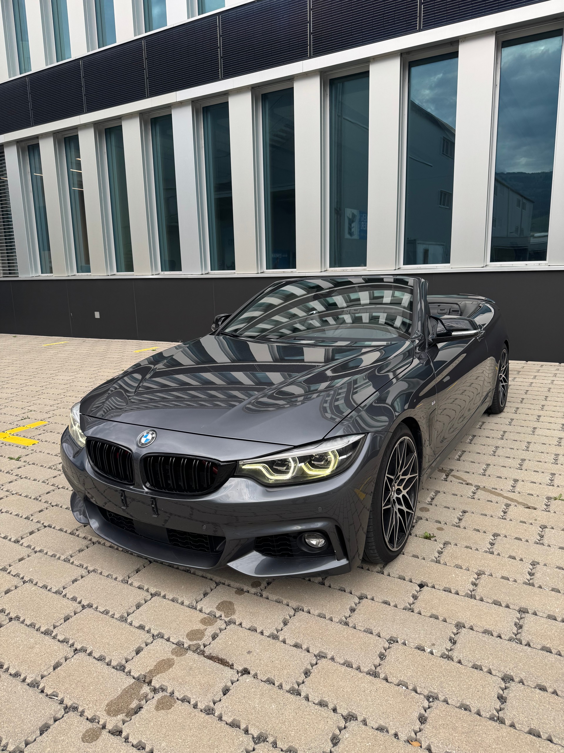 BMW 440i Cabriolet xDrive M Sport Individual Steptronic-image-0