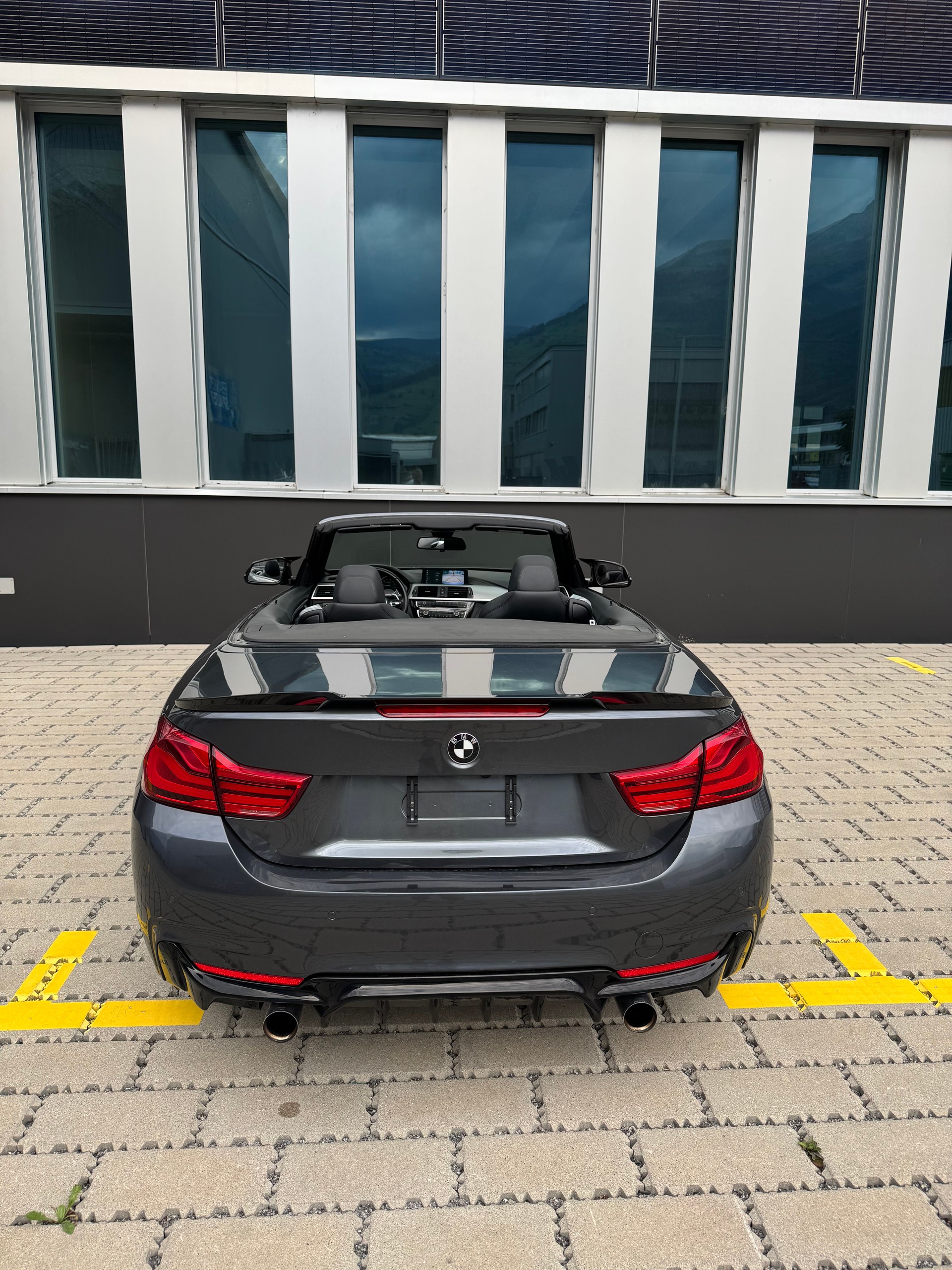 BMW 440i Cabriolet xDrive M Sport Individual Steptronic-image-15