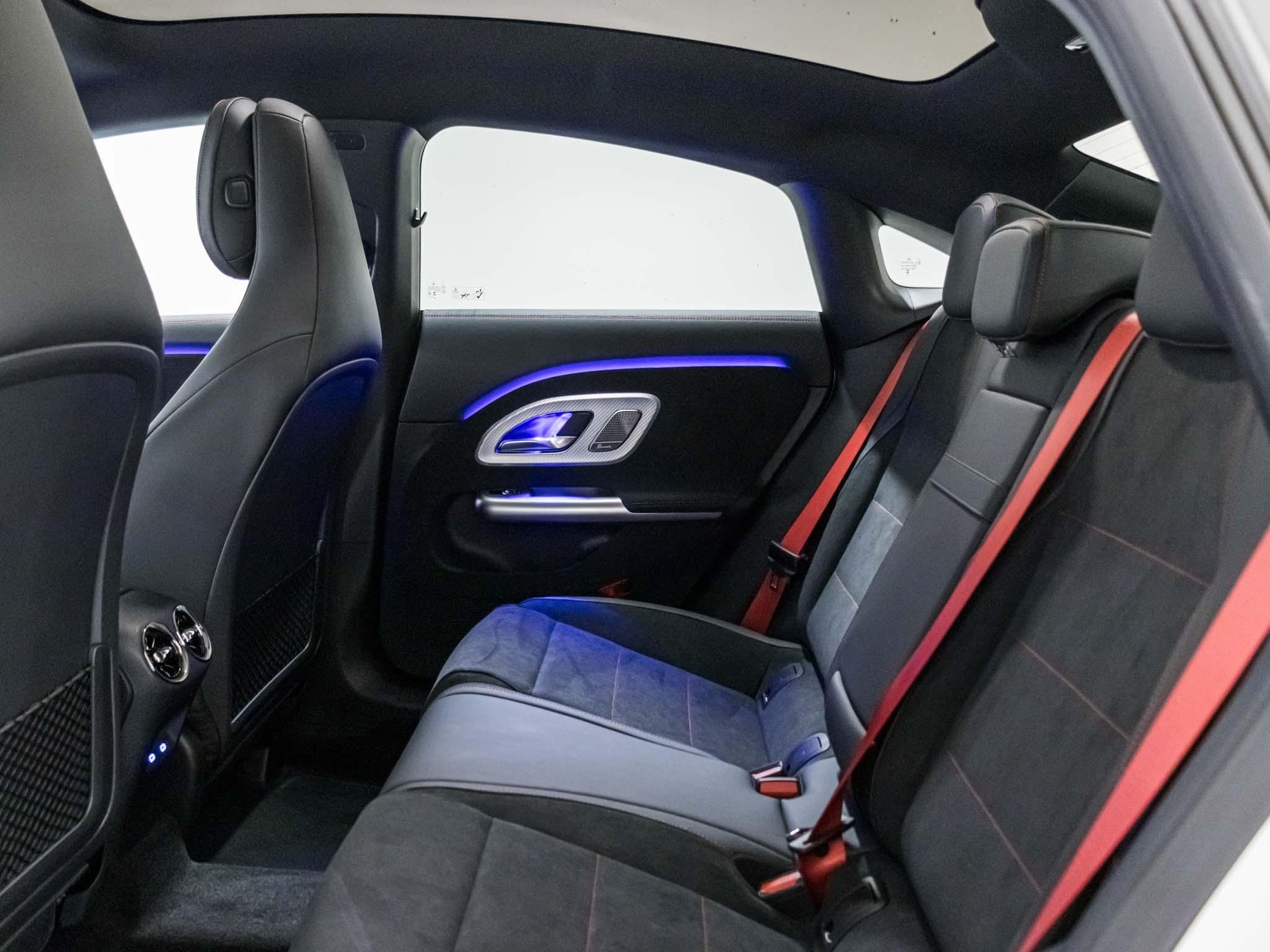 MERCEDES-BENZ CLA 220 4MATIC-image-7
