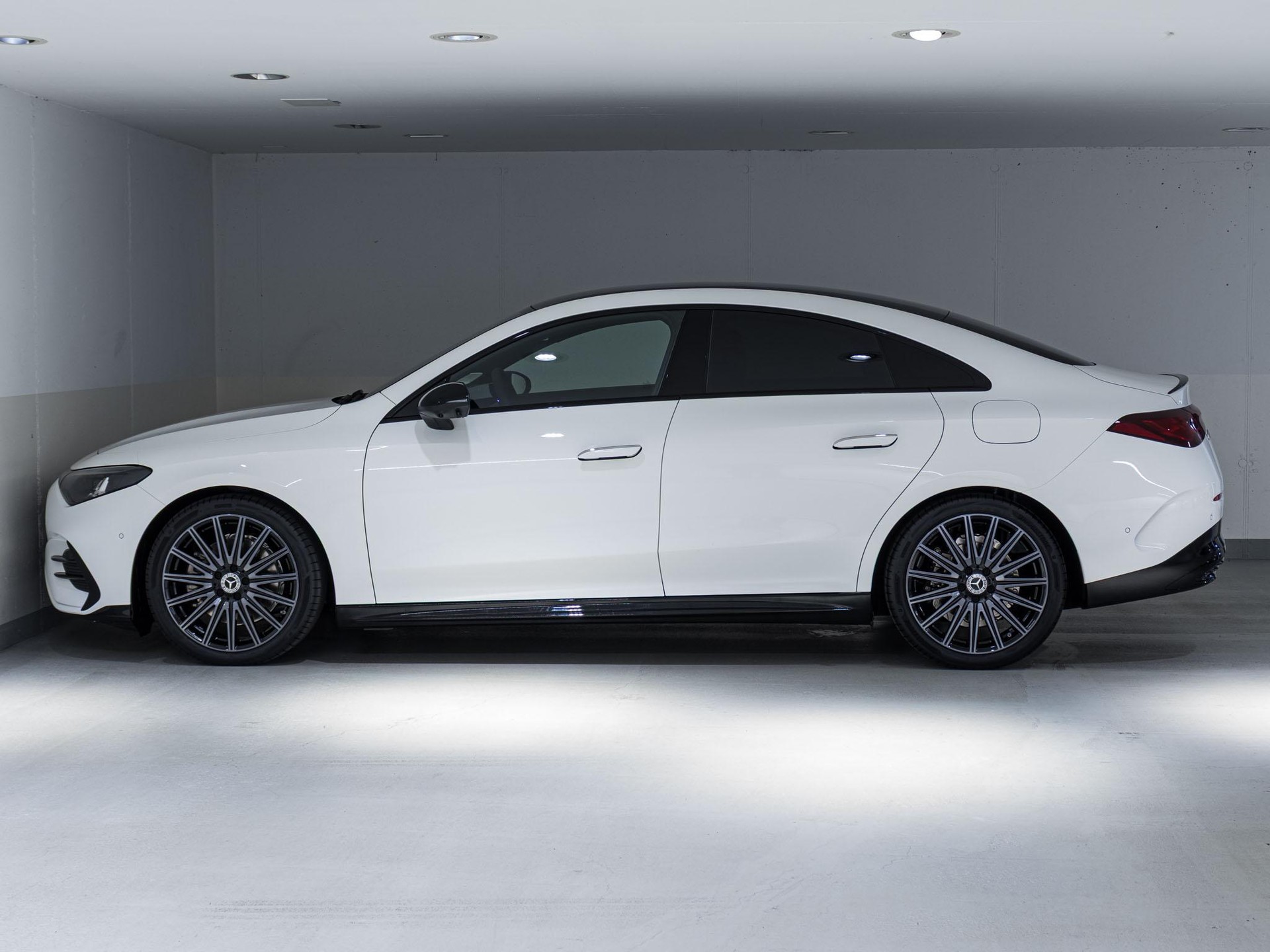 MERCEDES-BENZ CLA 220 4MATIC-image-4